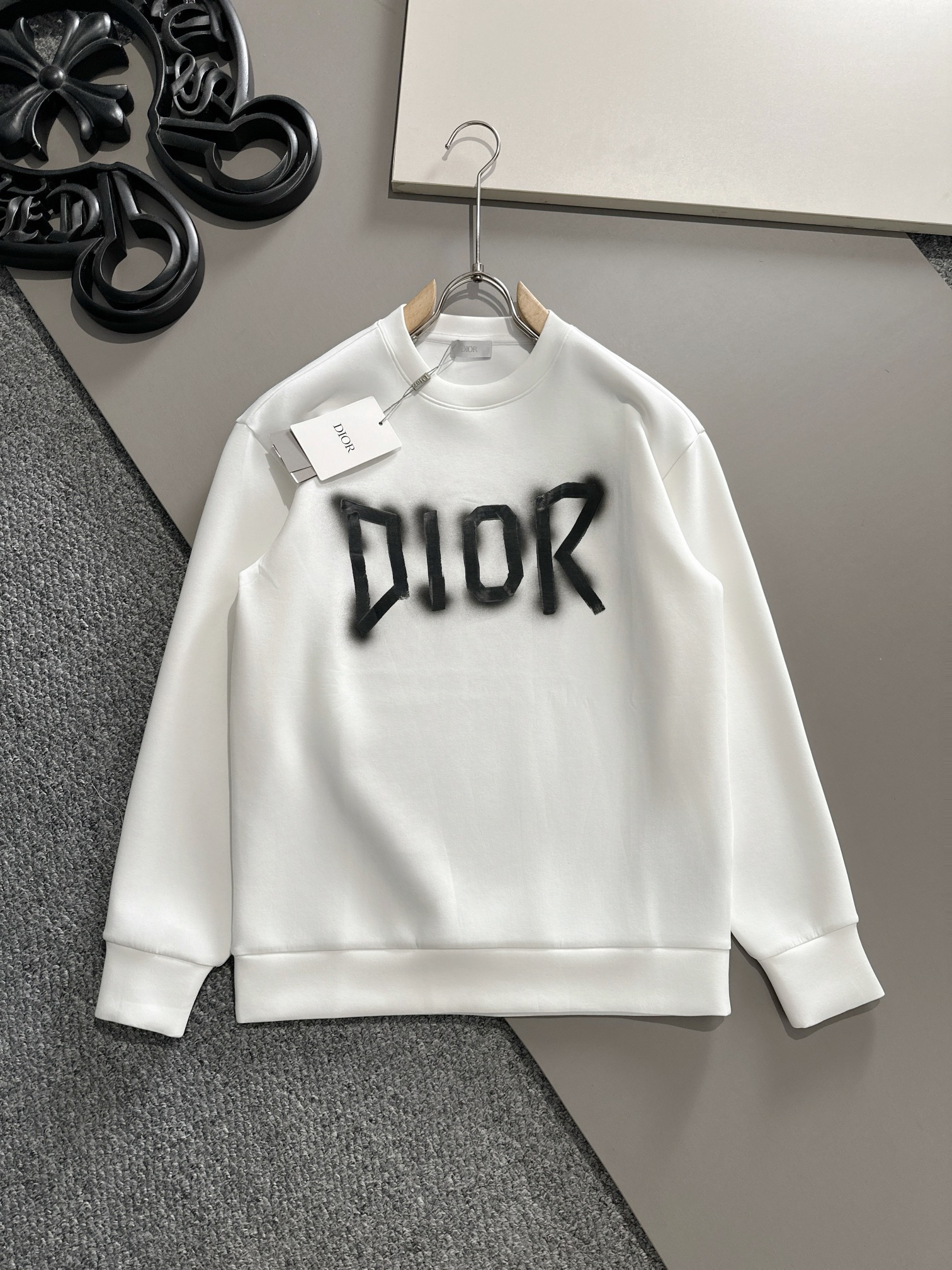 NO:509460,Dior's latest 2025 space cotton sweatshirt, exclusively available!  Original reproduction, exclusive design, super craftsmanship!  Extremely luxurious!  Excellent style!  Size S-XL, Dior, hoodie, sweatshirts, alexander wang19860909迪奥 2025最新款太空棉卫衣,独家发售！原版复刻,独家设计,超强工艺！极其奢华！版型超赞！ 尺码 S-XL,,dior,hoodie,sweatshirts,alexander wang,Men's clothing