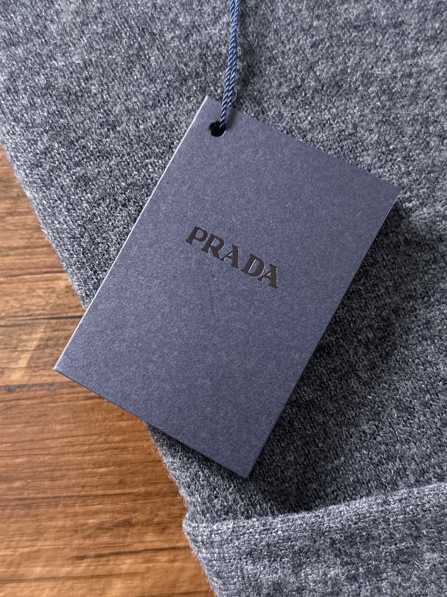 Prada 普拉达3标齐全 精美徽圆领毛衣精品羊毛混纺毛衫 男女款高端定制臻品系列 隶属品牌高端主线 专
