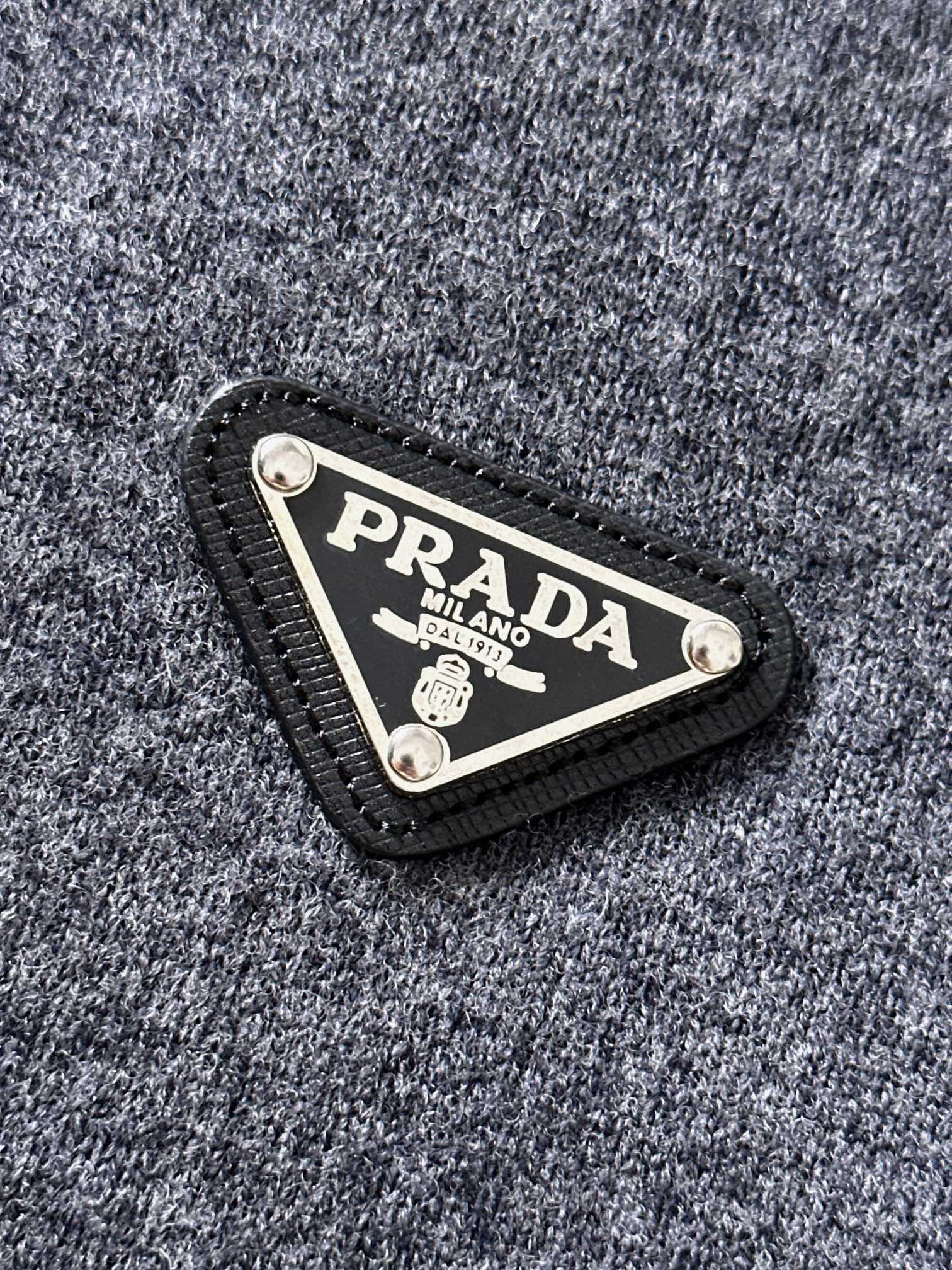 Prada 普拉达3标齐全 精美徽圆领毛衣精品羊毛混纺毛衫 男女款高端定制臻品系列 隶属品牌高端主线 专