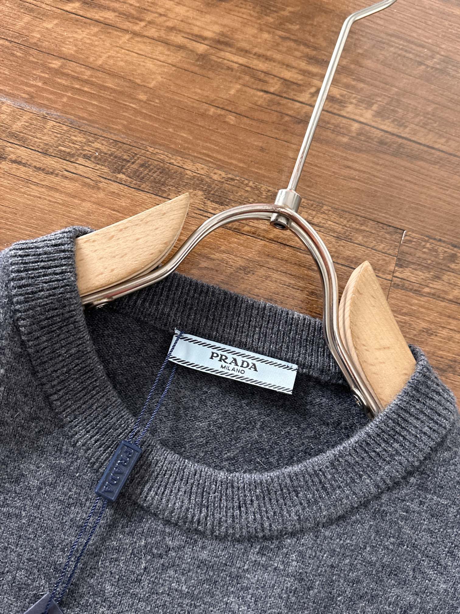 Prada 普拉达3标齐全 精美徽圆领毛衣精品羊毛混纺毛衫 男女款高端定制臻品系列 隶属品牌高端主线 专