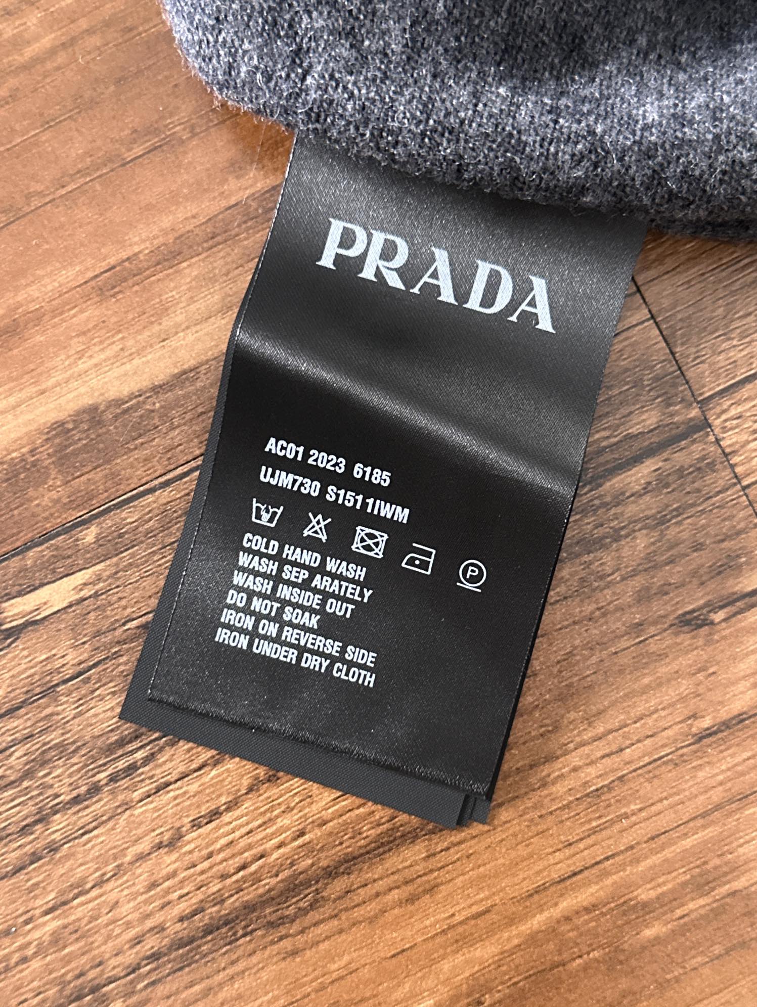 Prada 普拉达3标齐全 精美徽圆领毛衣精品羊毛混纺毛衫 男女款高端定制臻品系列 隶属品牌高端主线 专