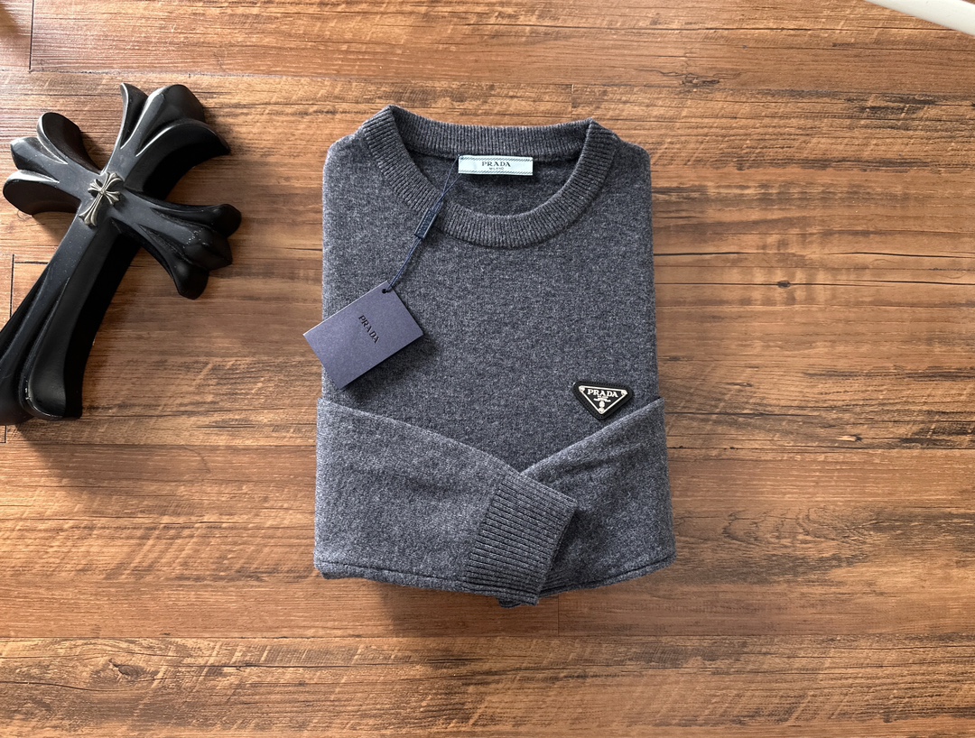 Prada 普拉达3标齐全 精美徽圆领毛衣精品羊毛混纺毛衫 男女款高端定制臻品系列 隶属品牌高端主线 专
