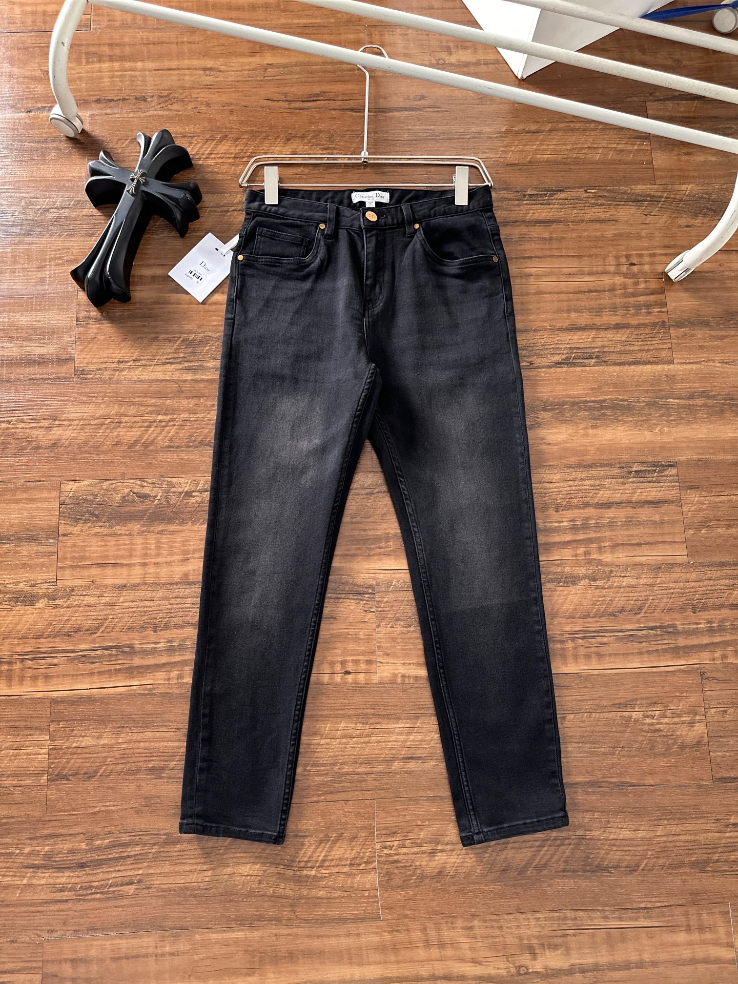 NO:136765,Dior FW new men's casual jeans, top quality!  Channel orders are sold simultaneously on the official website!  !  Original customized denim cotton material!  Suitable for casual/formal outfits ~ the best for daily commuting!  !  Size 29-38 (no 3537), Dior, jeans, alexander wang19860909迪奥 FW 新款男士休闲牛仔裤,顶级品质！渠道订单,官网同步出售！！原厂订制牛仔全棉材质！适合休闲/正装各种搭配～日常通勤的极品！！尺码29-38（没3537）,,dior,jeans,alexander wang,Men's clothing
