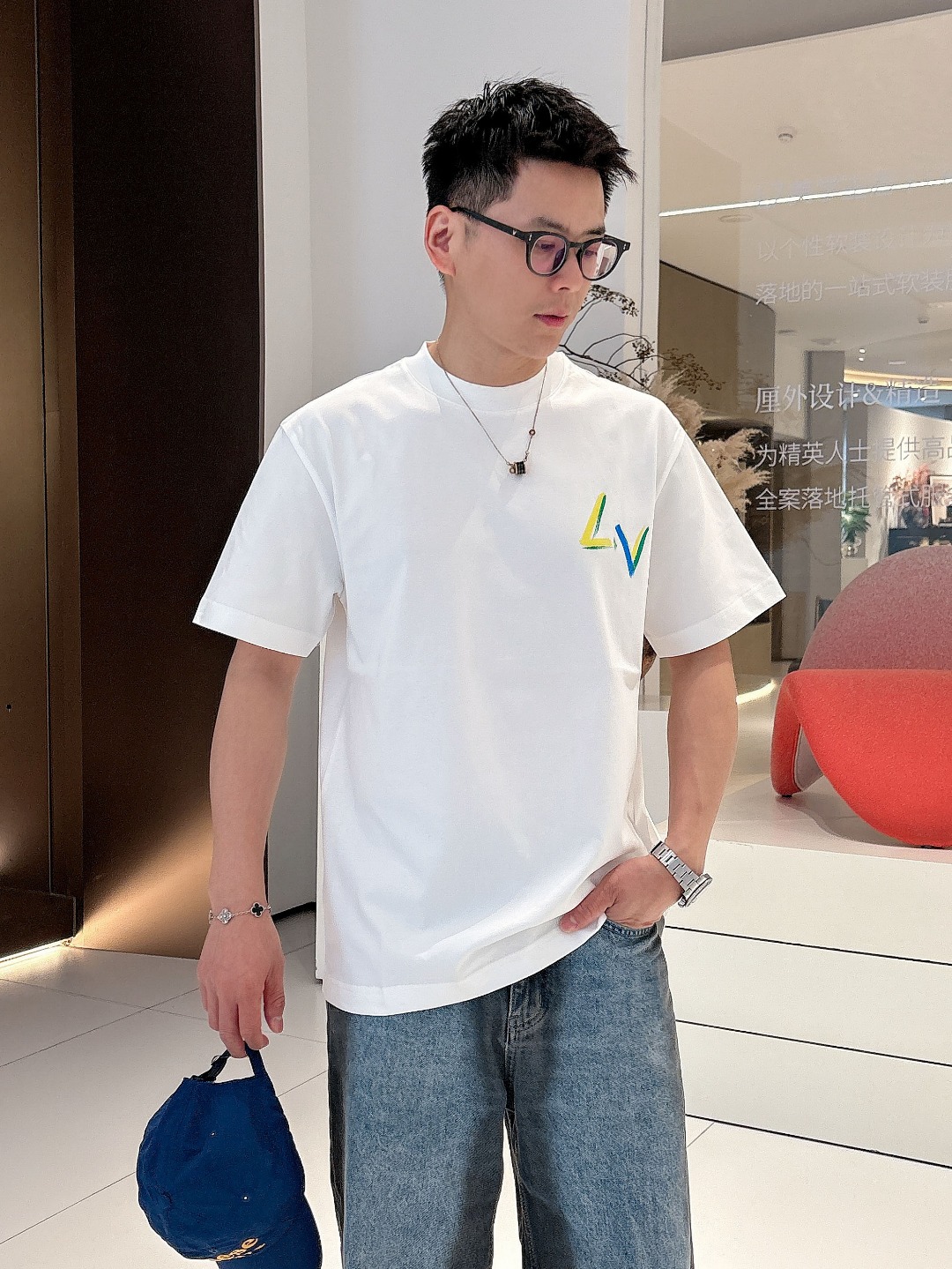  LV 2025ss春夏新款棉质圆领短袖T恤 胸前手绘涂鸦工艺 顶级丝光棉面料定制 标准版型 黑 白 两