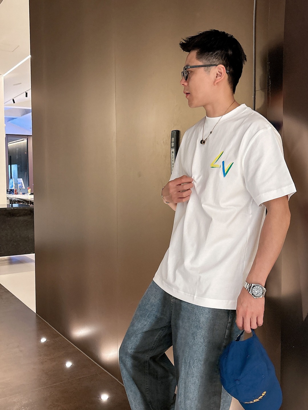  LV 2025ss春夏新款棉质圆领短袖T恤 胸前手绘涂鸦工艺 顶级丝光棉面料定制 标准版型 黑 白 两