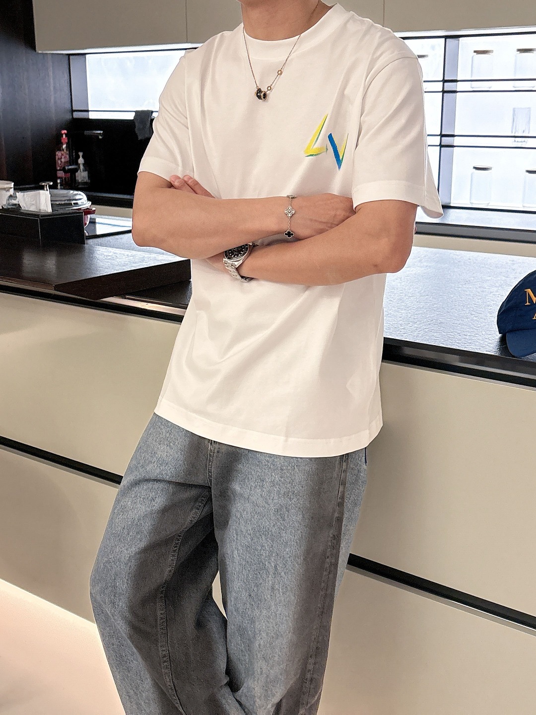  LV 2025ss春夏新款棉质圆领短袖T恤 胸前手绘涂鸦工艺 顶级丝光棉面料定制 标准版型 黑 白 两