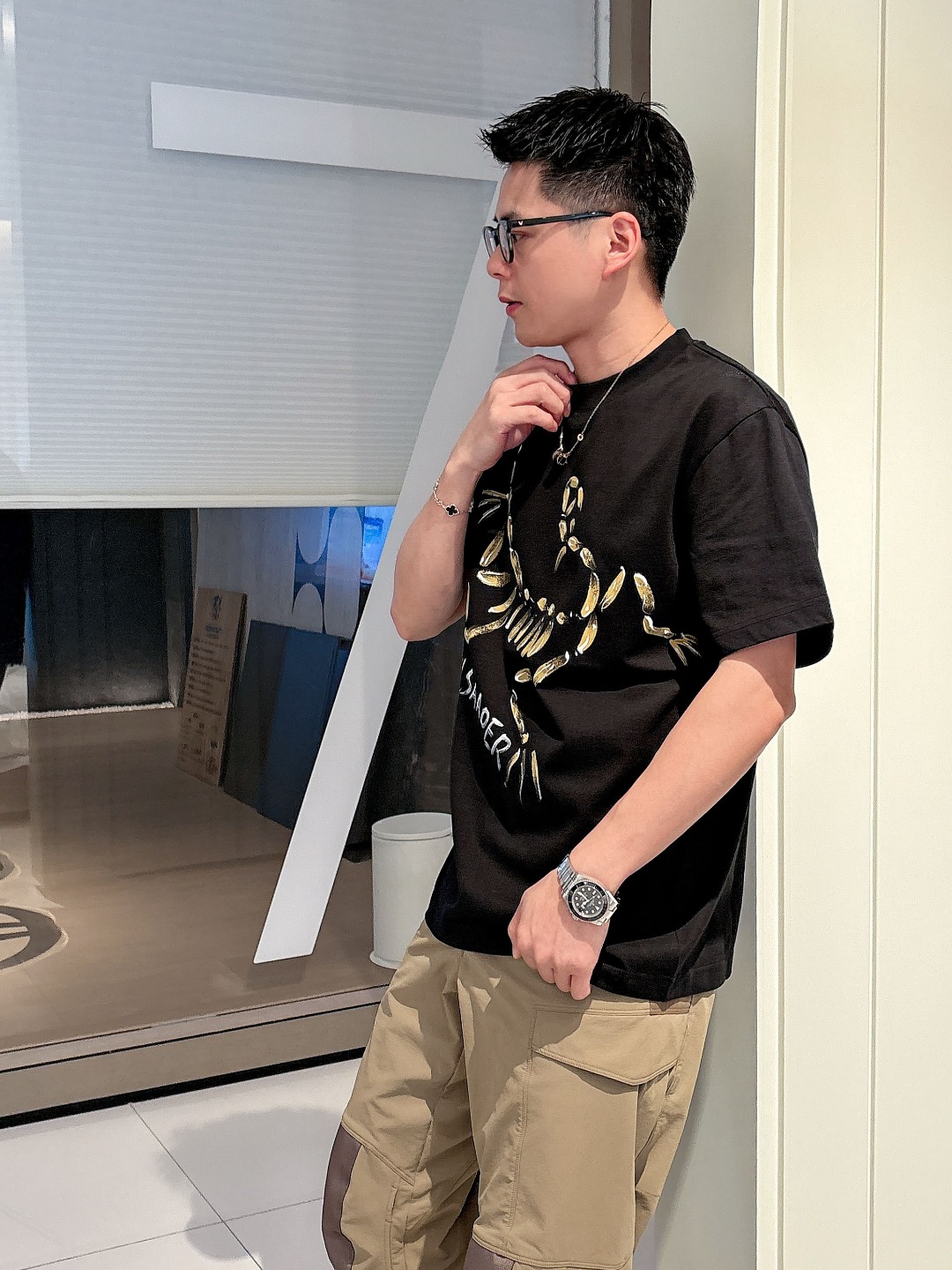  始祖鸟 2025ss春夏新款棉质圆领短袖T恤 胸前手绘涂鸦工艺 顶级丝光棉面料定制 标准版型
黑 白 