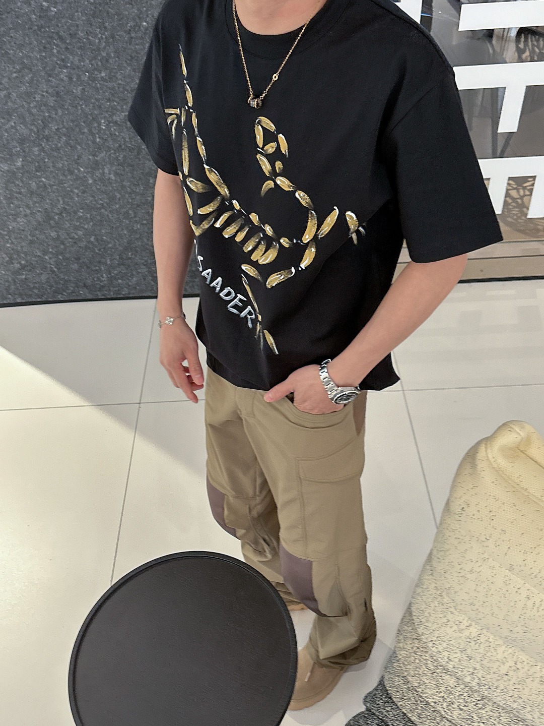  始祖鸟 2025ss春夏新款棉质圆领短袖T恤 胸前手绘涂鸦工艺 顶级丝光棉面料定制 标准版型
黑 白 
