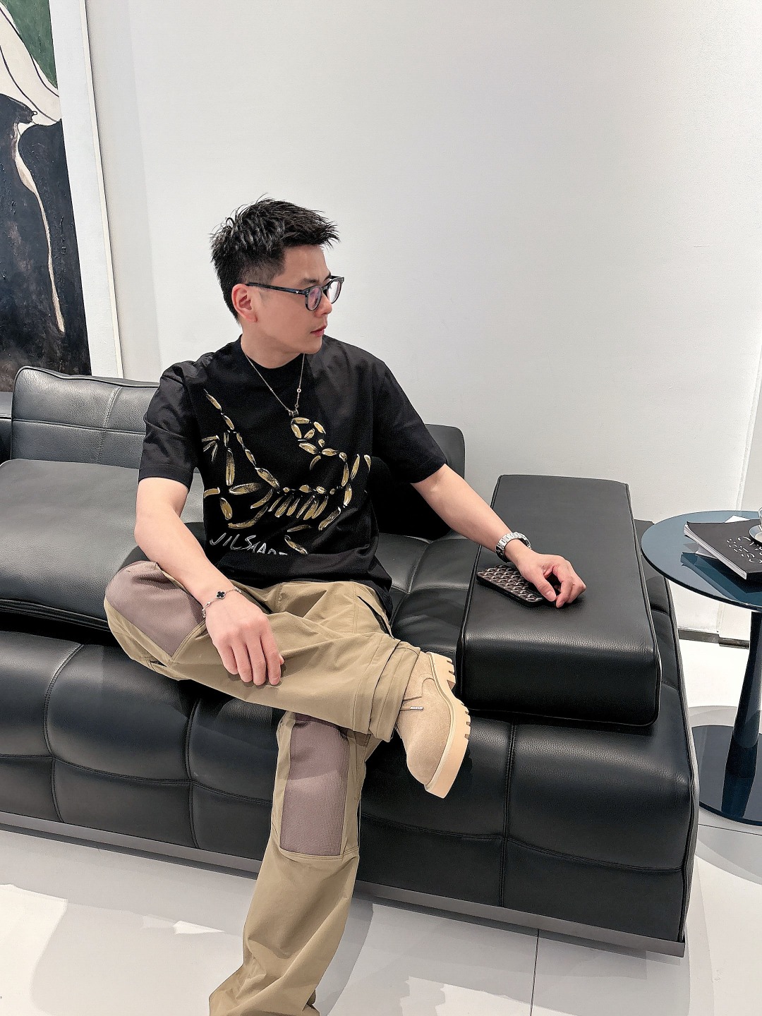  始祖鸟 2025ss春夏新款棉质圆领短袖T恤 胸前手绘涂鸦工艺 顶级丝光棉面料定制 标准版型
黑 白 