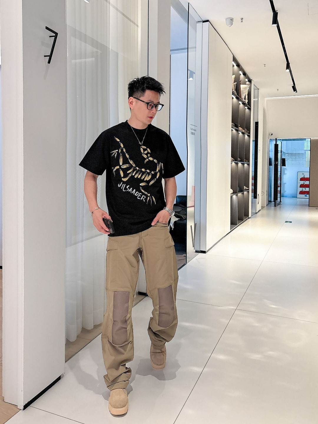  始祖鸟 2025ss春夏新款棉质圆领短袖T恤 胸前手绘涂鸦工艺 顶级丝光棉面料定制 标准版型
黑 白 