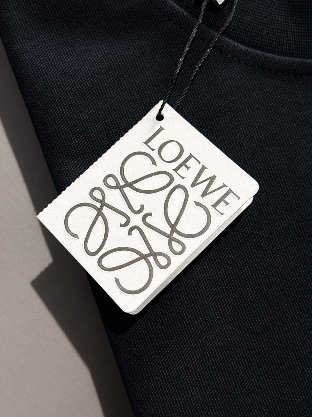 
🌟🌟 Loewe x Suna Fujita 兔子短袖实拍大公开】
Loewe携手插画大师Suna F