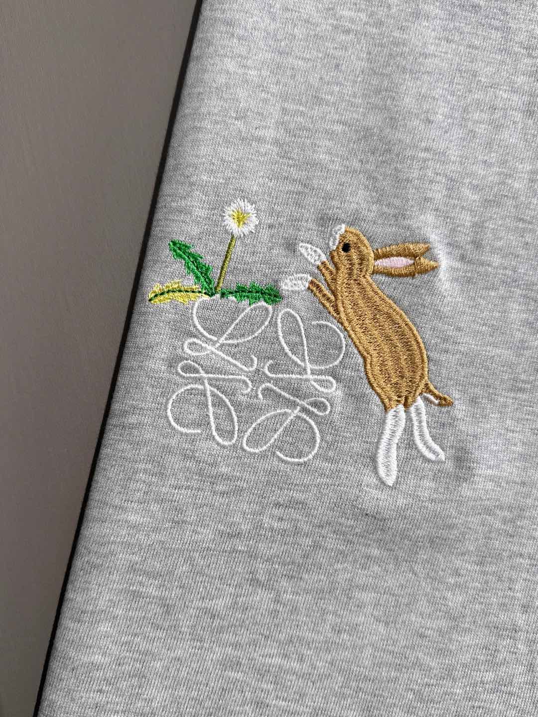 
🌟🌟 Loewe x Suna Fujita 兔子短袖实拍大公开】
Loewe携手插画大师Suna F