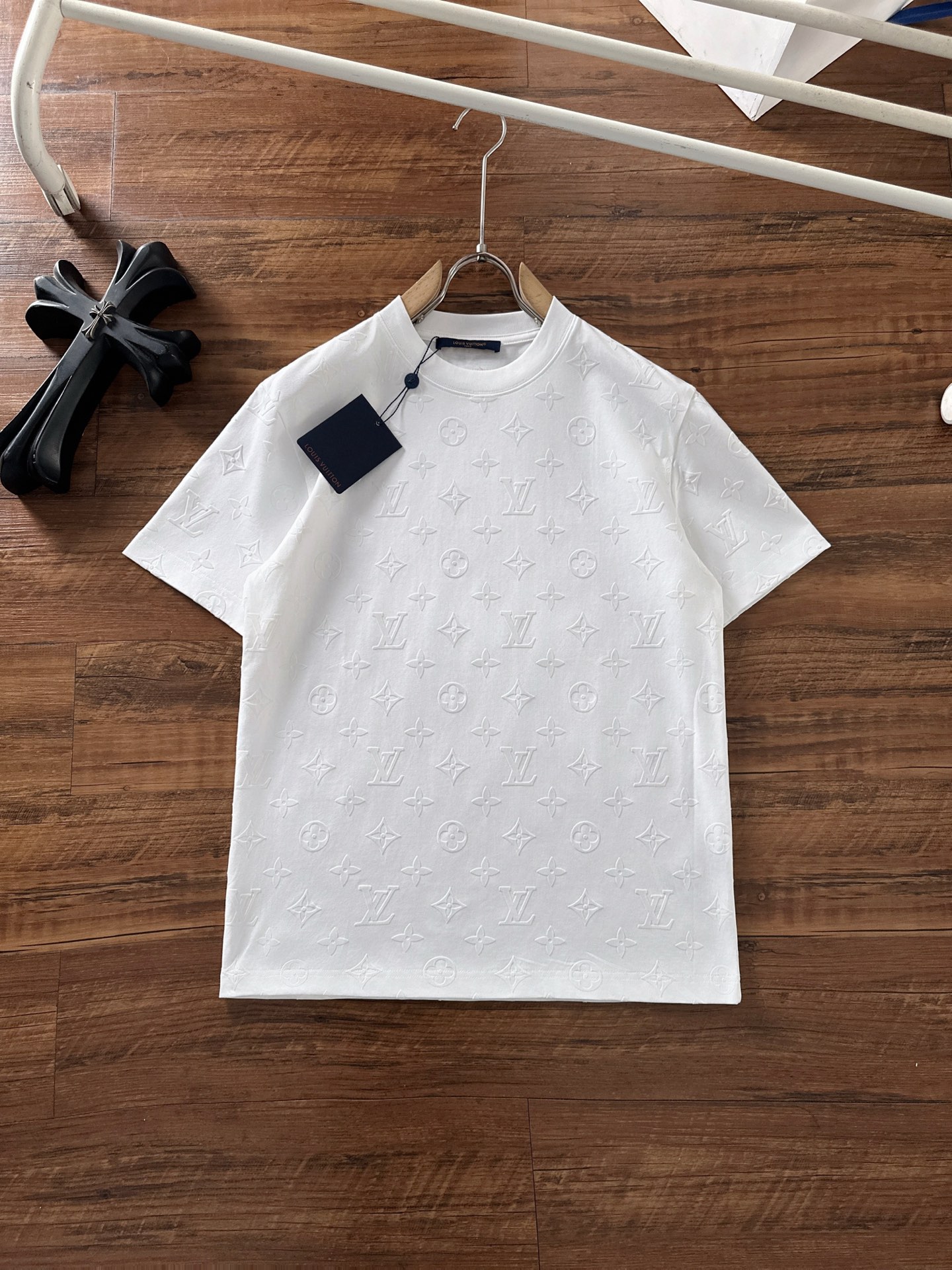 NO:123502,LV Early Spring Latest short-sleeved T-shirt, original logo Customized fabric, soft feel, comfortable to wear, fine workmanship. The upper body effect is invincible and handsome, size S-2xl,,louis vuitton,T-shirt,tees,t-shirt,alexander wang19860909LV 早春 最新款短袖T恤,原标 定制面料,手感柔软,穿着舒适,做工精细.上身效果无敌帅气, 码数 S-2xl,,louis vuitton,T-shirt,tees，t-shirt,alexander wang,Men's clothing