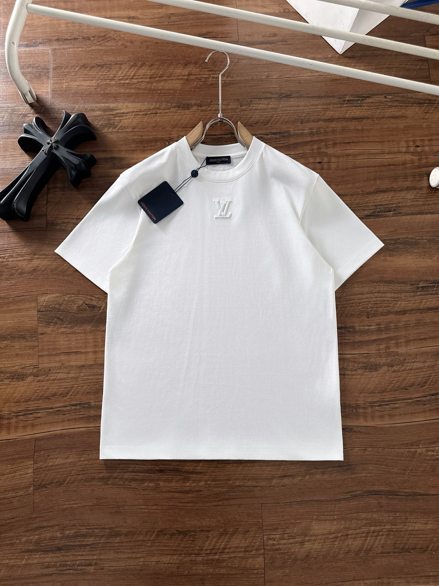 NO:123497,LV Early Spring Latest short-sleeved T-shirt, original logo Customized fabric, soft feel, comfortable to wear, fine workmanship. The upper body effect is invincible and handsome, size S-2xl,,louis vuitton,T-shirt,tees,t-shirt,alexander wang19860909LV 早春 最新款短袖T恤,原标 定制面料,手感柔软,穿着舒适,做工精细.上身效果无敌帅气, 码数 S-2xl,,louis vuitton,T-shirt,tees，t-shirt,alexander wang,Men's clothing
