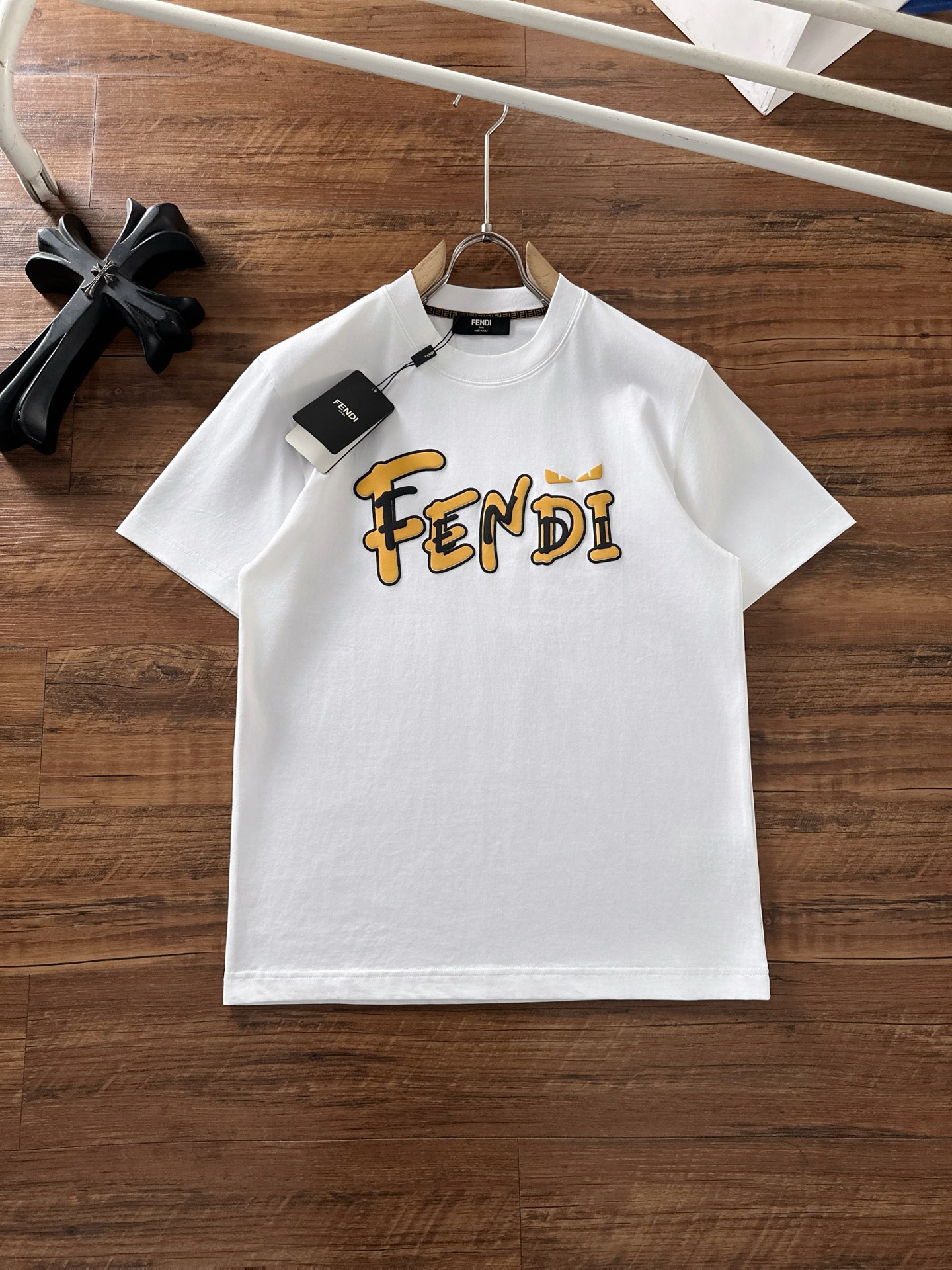 NO:123501,Fendi Early Spring Latest short-sleeved T-shirt, original custom fabric, soft feel, comfortable to wear, fine workmanship. The upper body effect is invincible and handsome, size S-2xl,,fendi,T-shirt,tees,t-shirt,alexander wang19860909芬迪 早春 最新款短袖T恤,原标 定制面料,手感柔软,穿着舒适,做工精细.上身效果无敌帅气, 码数 S-2xl,,fendi,T-shirt,tees，t-shirt,alexander wang,Men's clothing
