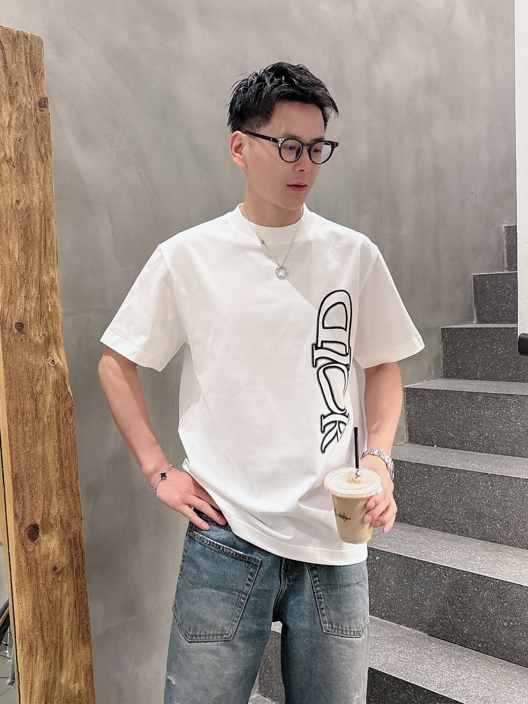 NO:493199,Dior Spring and Summer Latest short-sleeved T-shirt, original logo, customized fabric, soft feel, comfortable to wear, fine workmanship. The upper body effect is invincible and handsome, size S-2xl,,dior,T-shirt,tees,t-shirt,alexander wang19860909迪奥 春夏 最新款短袖T恤,原标 定制面料,手感柔软,穿着舒适,做工精细.上身效果无敌帅气, 码数 S-2xl,,dior,T-shirt,tees，t-shirt,alexander wang,Men's clothing