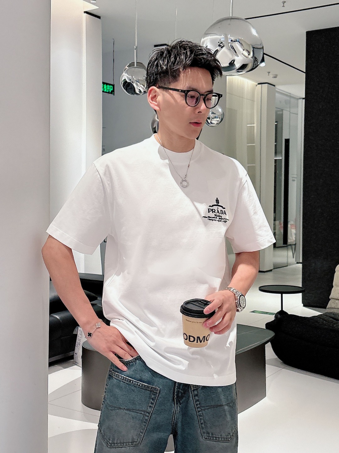 NO:493221,Prada Spring and Summer Latest short-sleeved T-shirt, original logo Customized fabric, soft feel, comfortable to wear, fine workmanship. The upper body effect is invincible and handsome, size S-2xl,,prada,T-shirt,tees,t-shirt,alexander wang19860909普拉达 春夏 最新款短袖T恤,原标 定制面料,手感柔软,穿着舒适,做工精细.上身效果无敌帅气, 码数 S-2xl,,prada,T-shirt,tees，t-shirt,alexander wang,Men's clothing