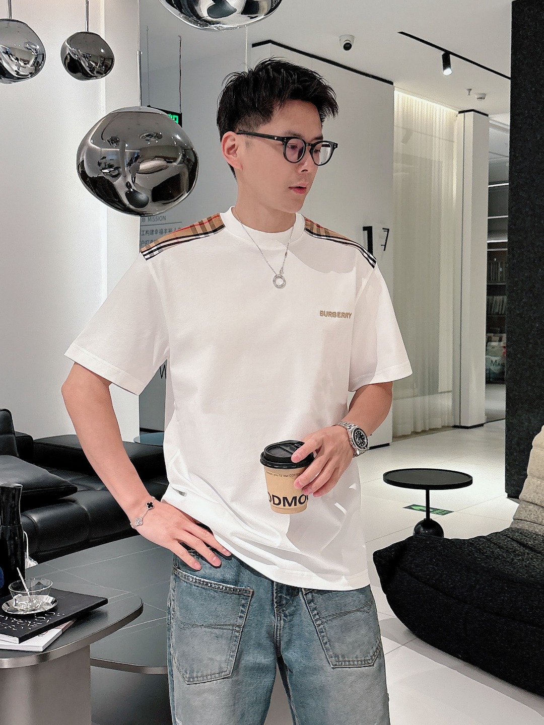 NO:493229,Burberry Spring and Summer Latest short-sleeved T-shirt, original custom fabric, soft feel, comfortable to wear, fine workmanship. The upper body effect is invincible and handsome, size S-2xl, burberry, T-shirt, tees, t-shirt, alexander wang19860909巴宝莉 春夏 最新款短袖T恤,原标 定制面料,手感柔软,穿着舒适,做工精细.上身效果无敌帅气, 码数 S-2xl,,burberry,T-shirt,tees，t-shirt,alexander wang,Men's clothing