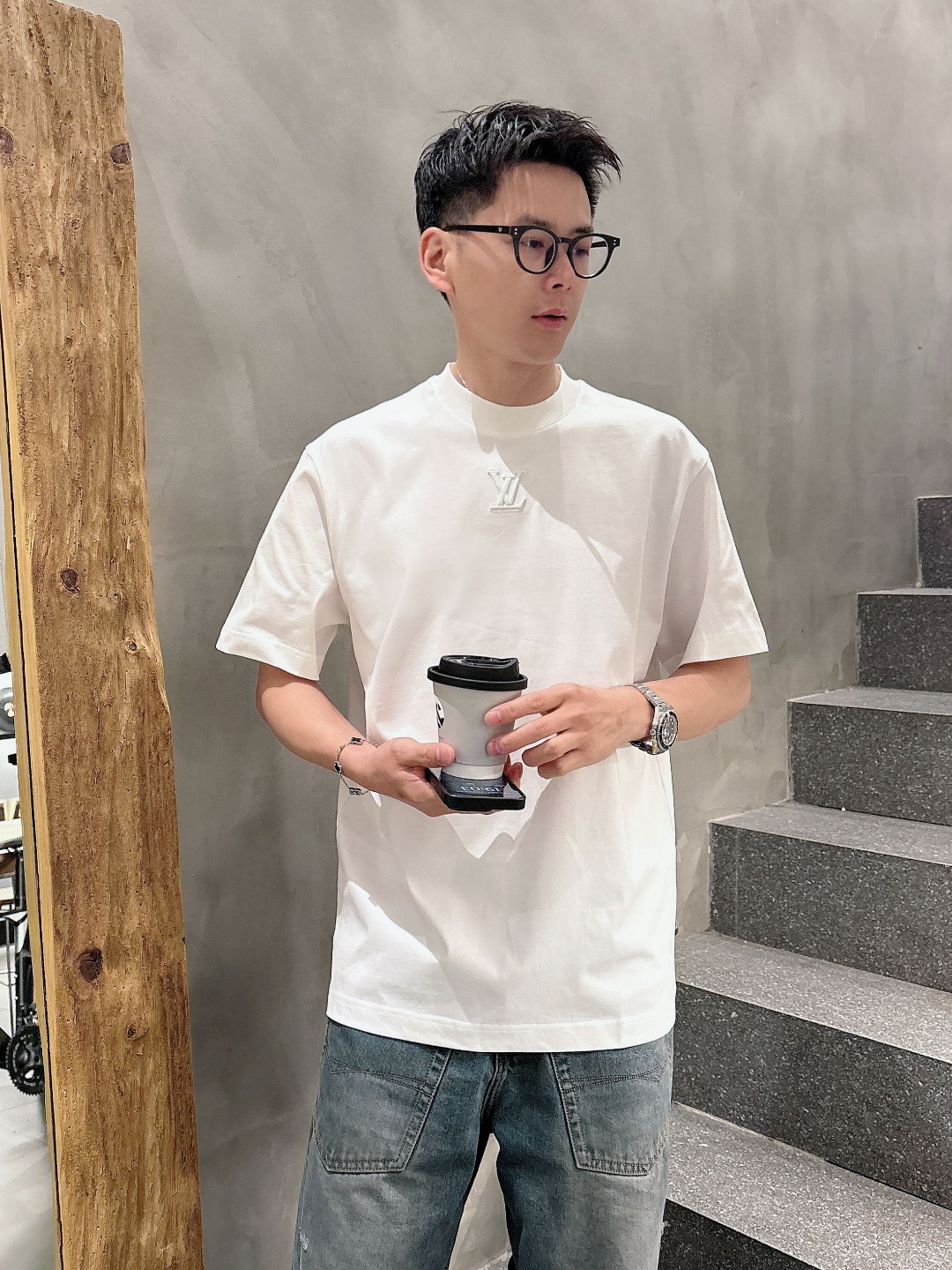 NO:160403,LV Spring and Summer 2025 Latest short-sleeved T-shirt, original logo Customized fabric, soft feel, comfortable to wear, fine workmanship. The upper body effect is invincible and handsome, size S-2xl,,louis vuitton,T-shirt,tees,t-shirt,alexander wang19860909LV 2025春夏 最新款短袖T恤,原标 定制面料,手感柔软,穿着舒适,做工精细.上身效果无敌帅气, 码数 S-2xl,,louis vuitton,T-shirt,tees，t-shirt,alexander wang,Men's clothing