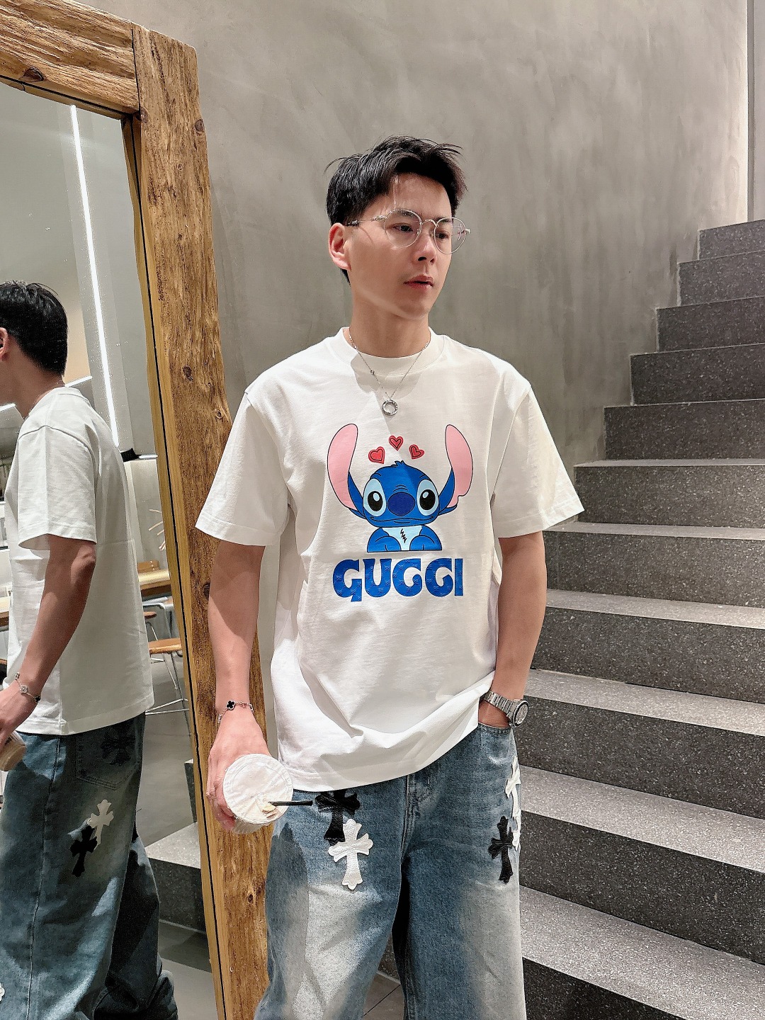 NO:160412,Guqi 2025 spring and summer new short-sleeved T-shirt for men and women,!  Customized exclusive pure cotton fabric, customized original craft threads, and chest heavy-work letter logo craft design!  Simple and generous, calm and versatile, extremely high-end, perfectly integrated with fashion and style, a top fashionable style that perfectly suits the outside wear!  The overall feeling is natural!  The ultimate classic versatile short-sleeved T-shirt is designed with the latest three-dimensional letter logo pattern elements!  The ultimate perfection of heavy industry!  Fans who pursue high quality are please buy them by themselves, and all fans who know the goods are invited to appreciate this model together!  !  Size S-2XL S S S Shoulder Width 46 Bust 102 Clothes 66 Sleeve length 22 M Sleeve width 47 Bust 106 Clothes 67 Sleeve length 23 L Sleeve width 48 Bust 110 Clothes 68 Sleeve length 24 XL Sleeve width 49 Bust 114 Clothes 69 Sleeve length 25 2XL Sleeve width 50 Bust 116 Clothes 70 Sleeve length 26,,T-shirt,tees,t-shirt,alexander wang19860909古奇 2025春夏新款男女同款短袖T恤,！定制专属纯棉面料,定制原版工艺螺纹,胸前重工字母logo工艺设计！简约大方,从容百搭,档次极高,完美融入时尚还有风情感一款完美符合外穿的顶尖时髦气质款！整体给人浑然天成的感觉！极致经典的百搭型短袖T恤,采用最新的立体字母logo图案元素设计！极致的重工极致的完美！追求高品质的粉丝们请自行抢购,诚邀所有识货的粉丝一同鉴赏此款！！ 尺码S-2XL S码肩宽46 胸围102 衣长66 袖长22 M码肩宽47 胸围106 衣长67 袖长23 L码肩宽48 胸围110 衣长68 袖长24 XL码肩宽49 胸围114 衣长69 袖长25 2XL码肩宽50 胸围116 衣长70 袖长26,,T-shirt,tees，t-shirt,alexander wang,Men's clothing