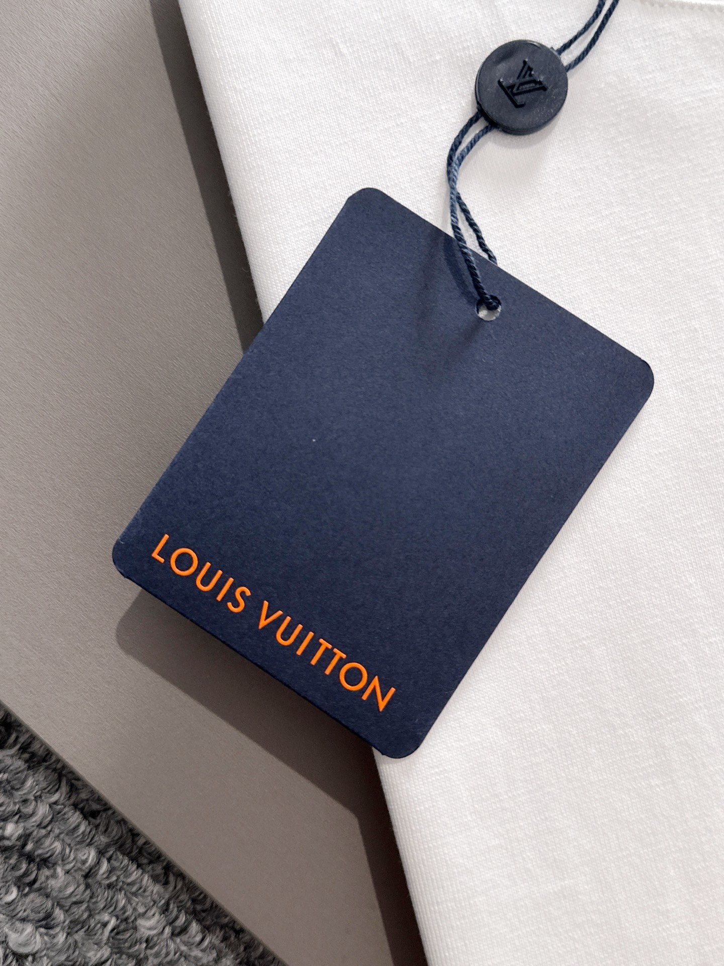 LV 2025春夏新款男女同款👫短袖T恤,!定制专属纯棉面料,定制原版工艺螺纹,胸前重工字母logo工