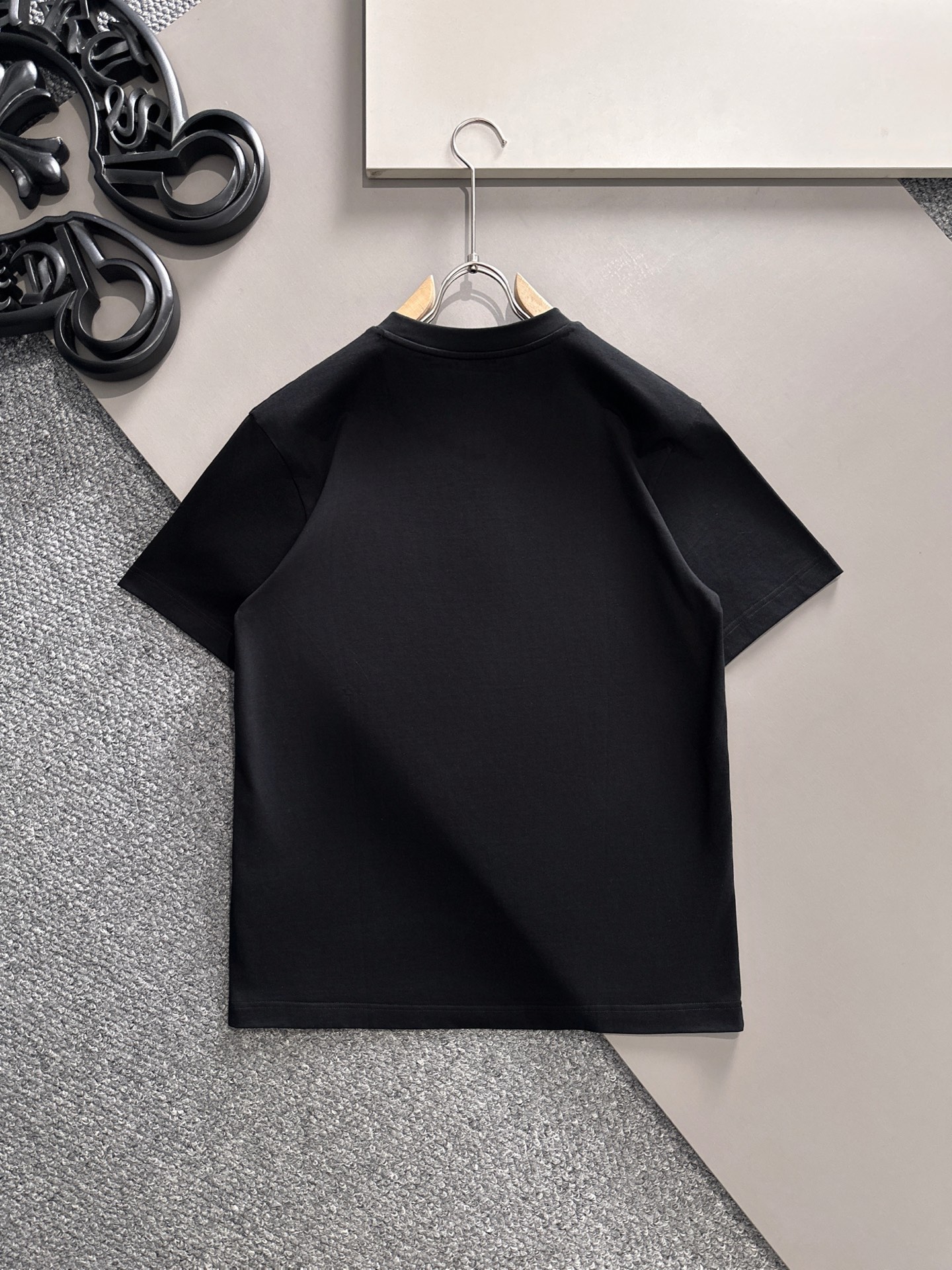  罗意威 2025春夏新款男女同款👫短袖T恤，！定制专属纯棉面料，定制原版工艺螺纹，胸前重工字母logo