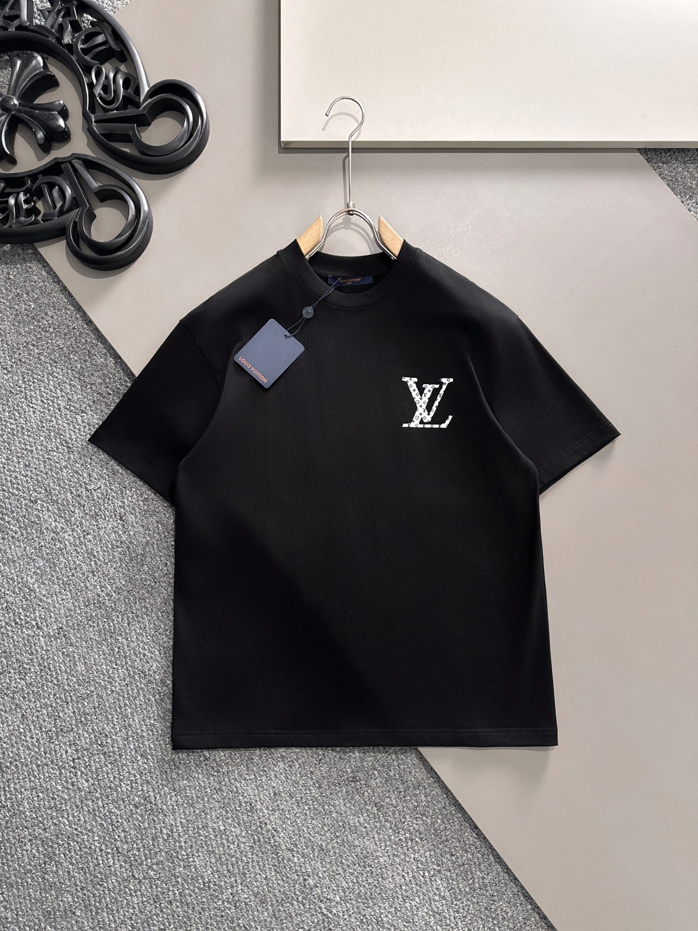 LV   2025春夏新款首发专柜最新款短袖圆领T恤 高端订制 设...