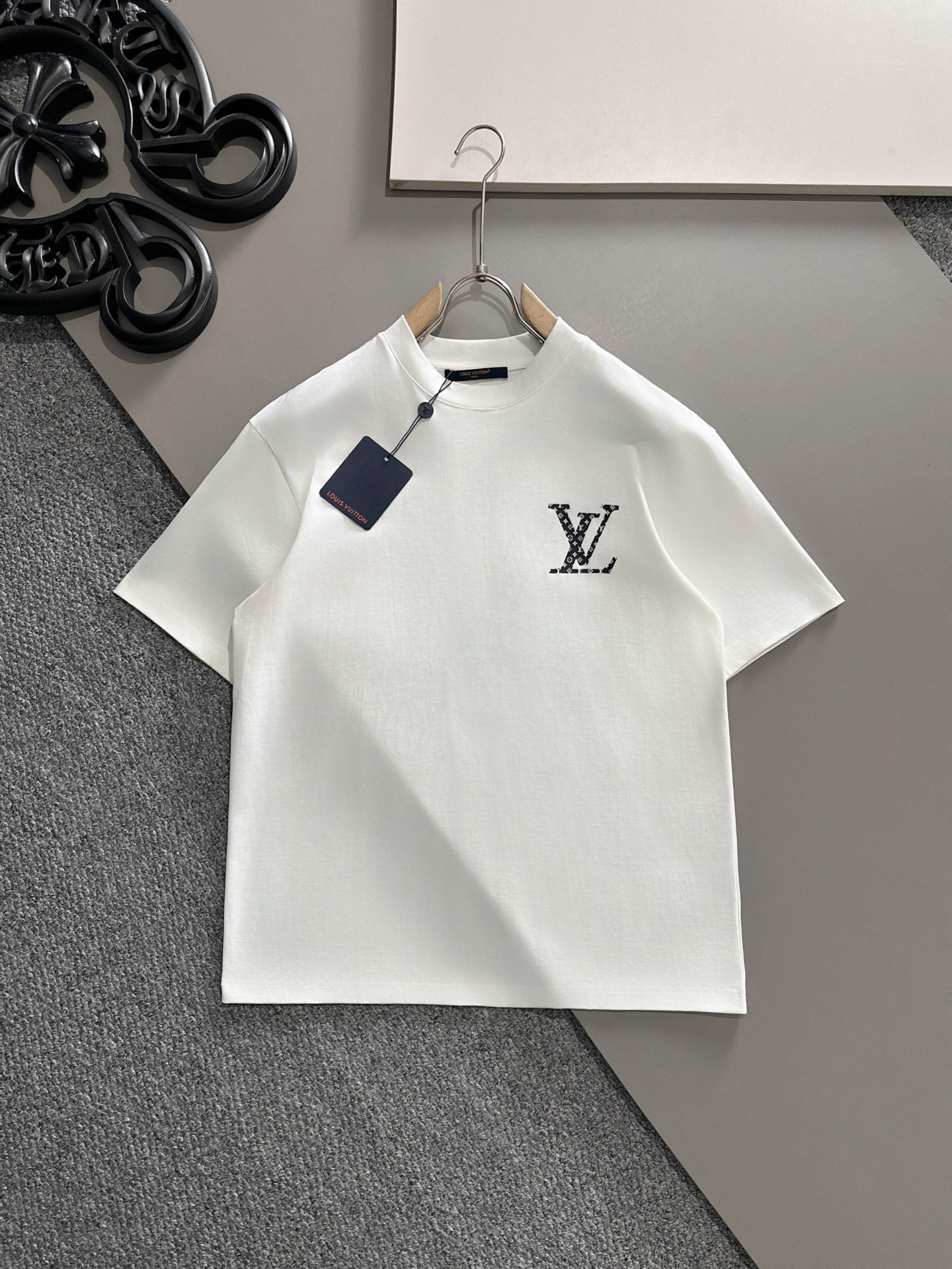 LV   2025春夏新款首发专柜最新款短袖圆领T恤 高端订制 设...