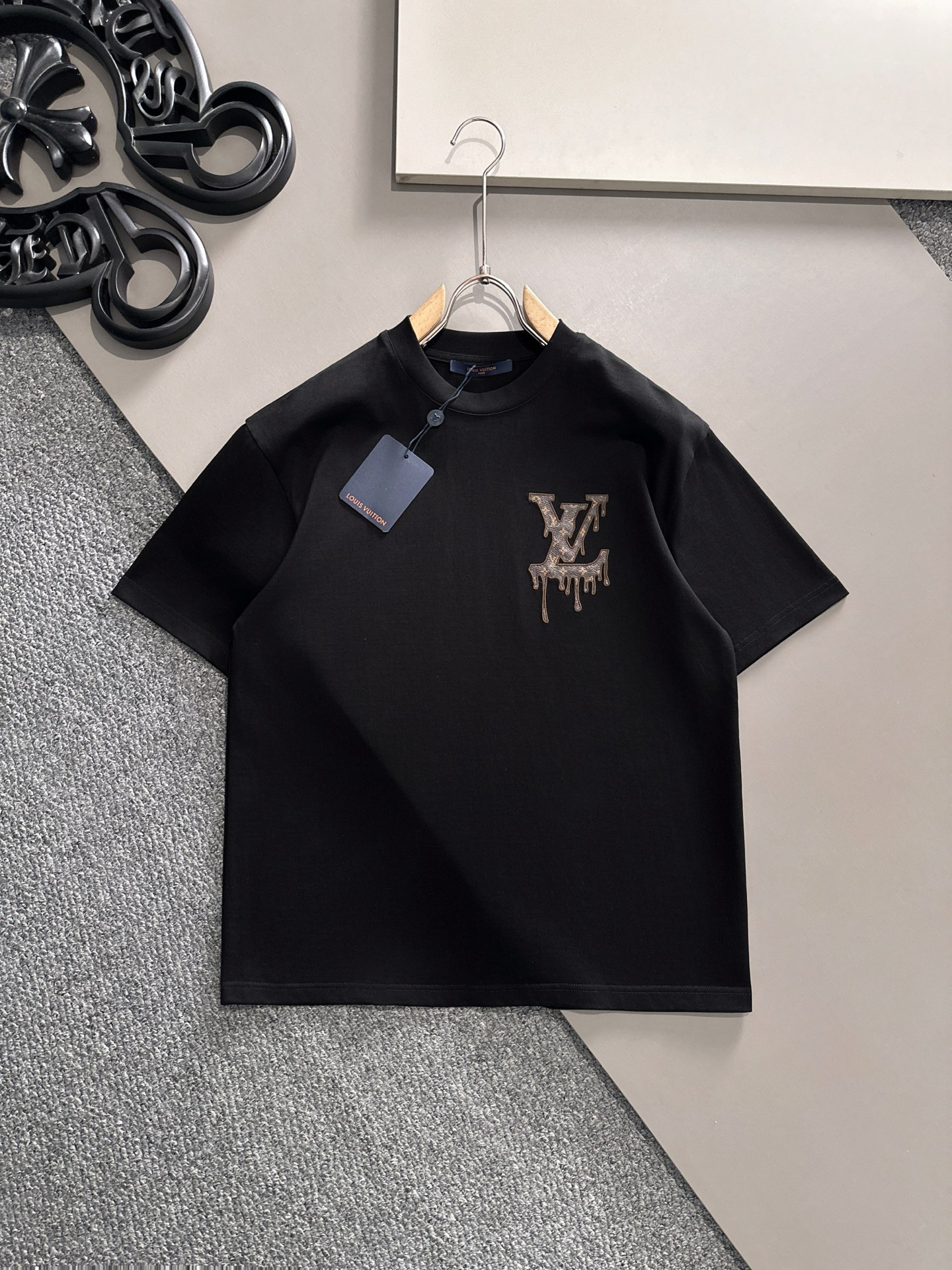 LV   2025春夏新款首发专柜最新款短袖圆领T恤 高端订制 设...