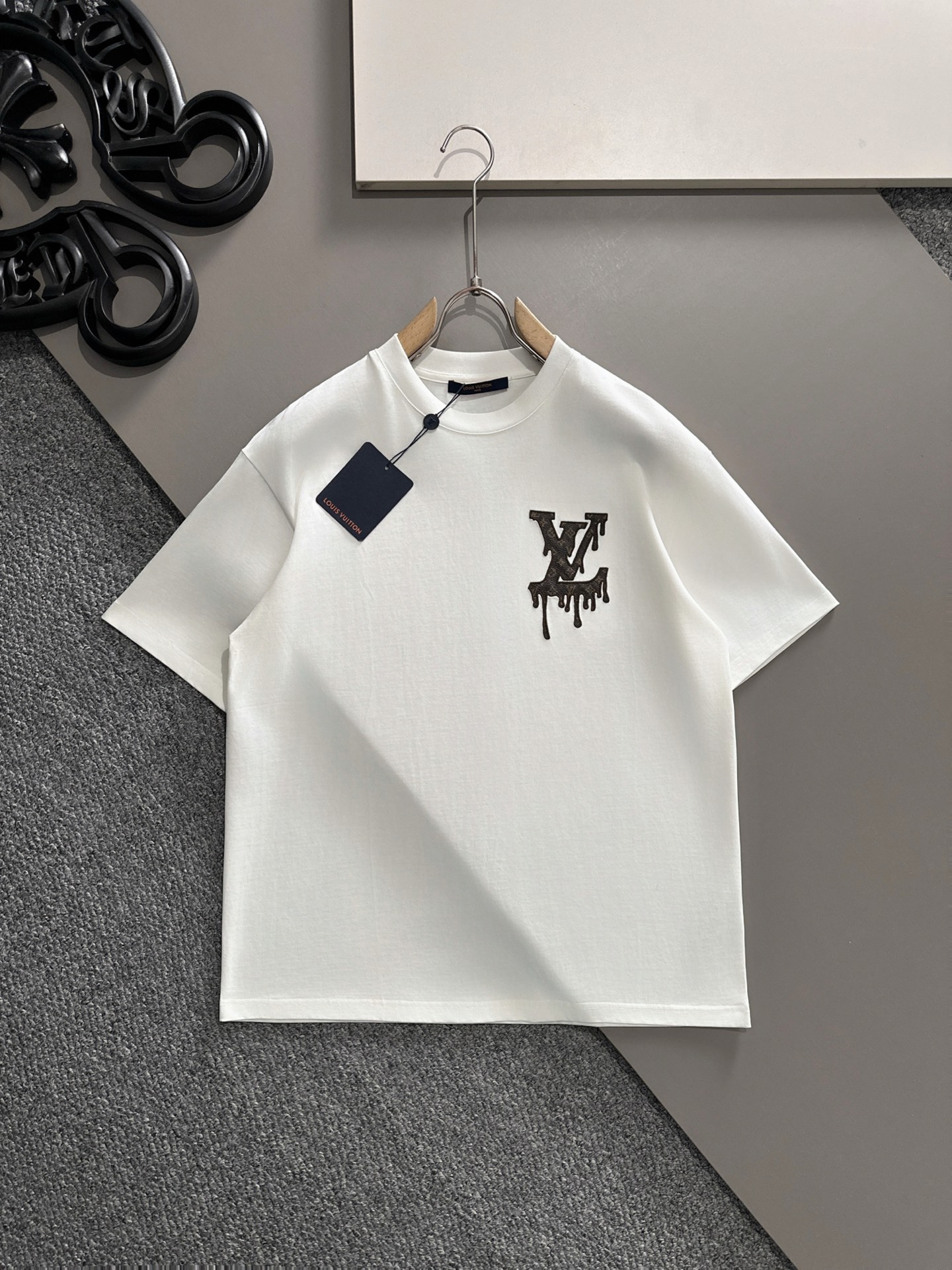 LV   2025春夏新款首发专柜最新款短袖圆领T恤 高端订制 设...
