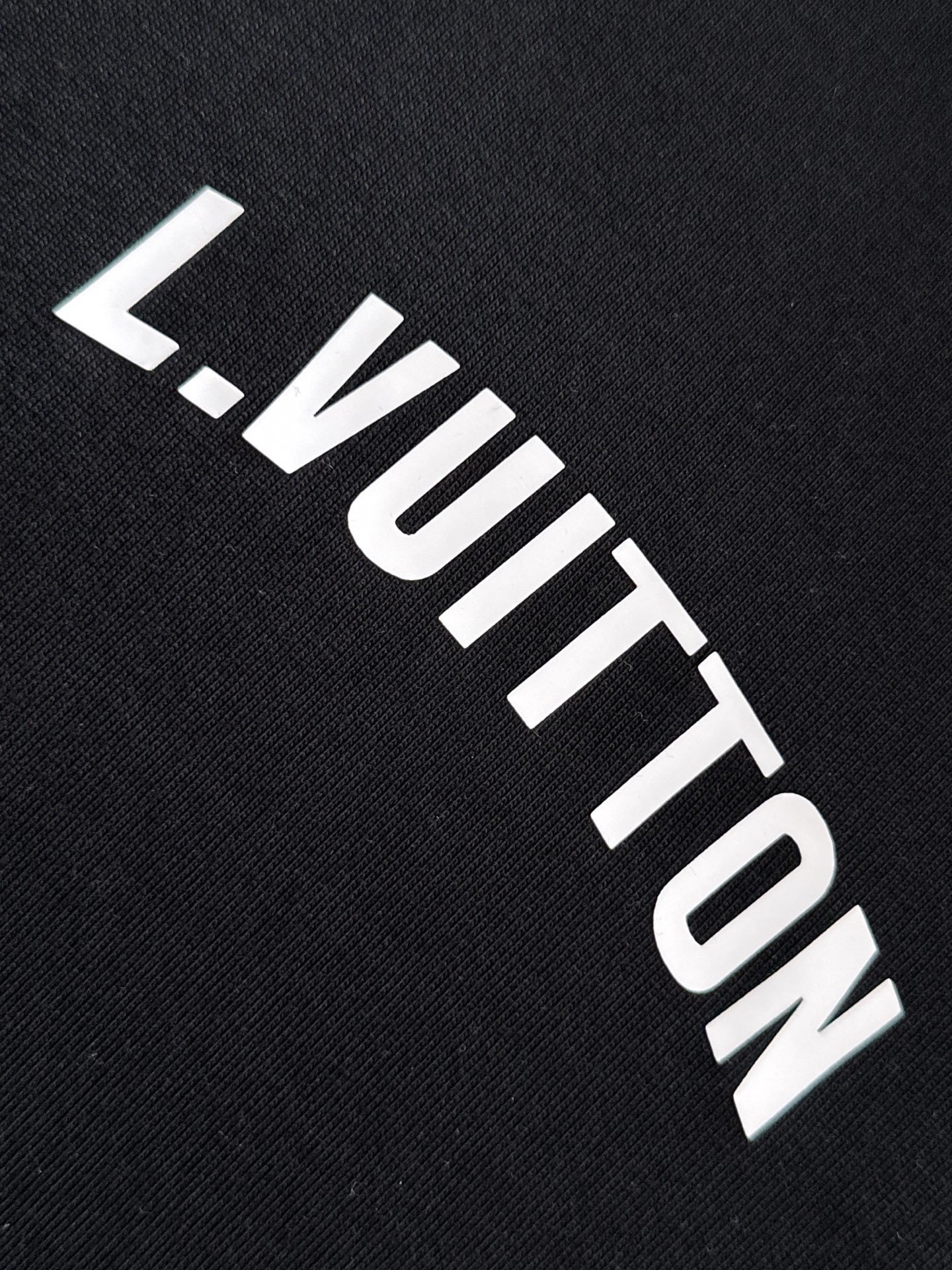 LV 2025春夏新款男女同款👫短袖T恤,!定制专属纯棉面料,定制原版工艺螺纹,胸前重工字母logo工