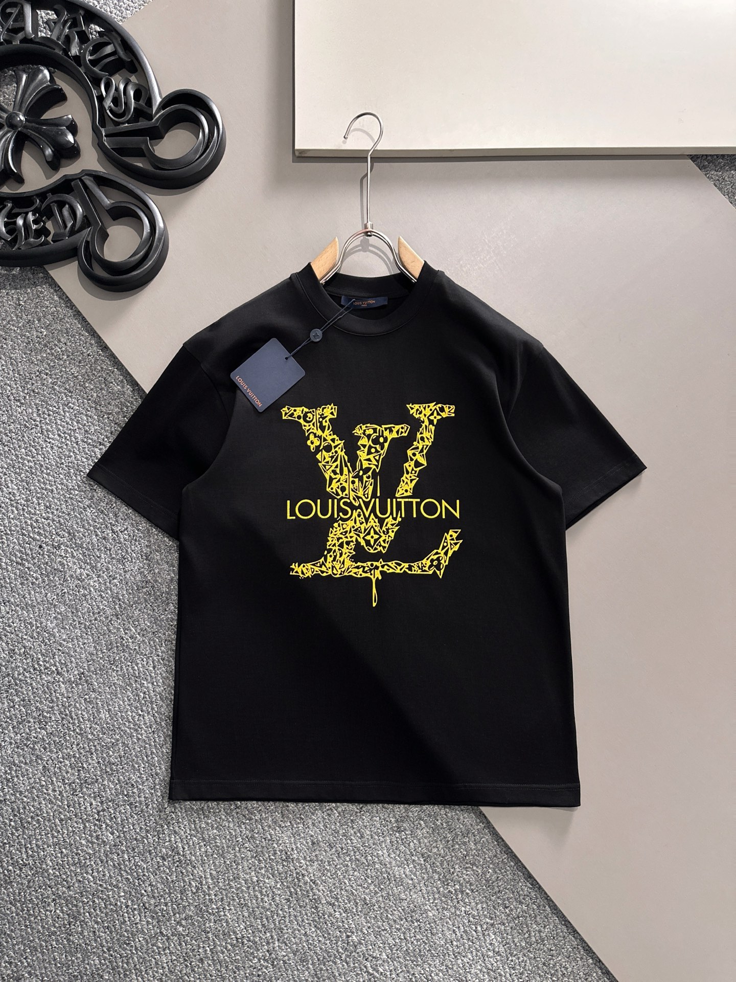 LV   2025春夏新款首发专柜最新款短袖圆领T恤 高端订制 设...