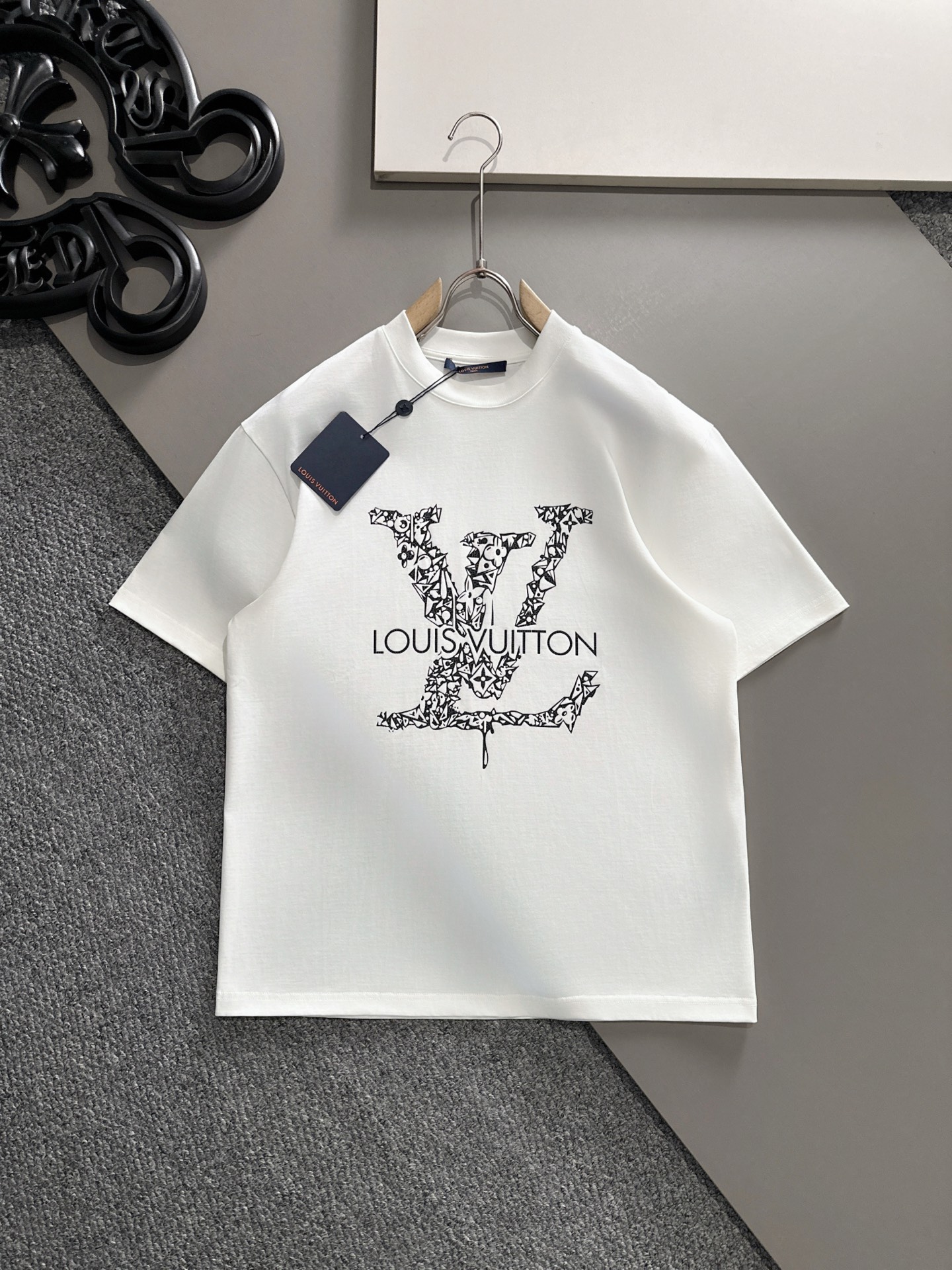 LV   2025春夏新款首发专柜最新款短袖圆领T恤 高端订制 设...