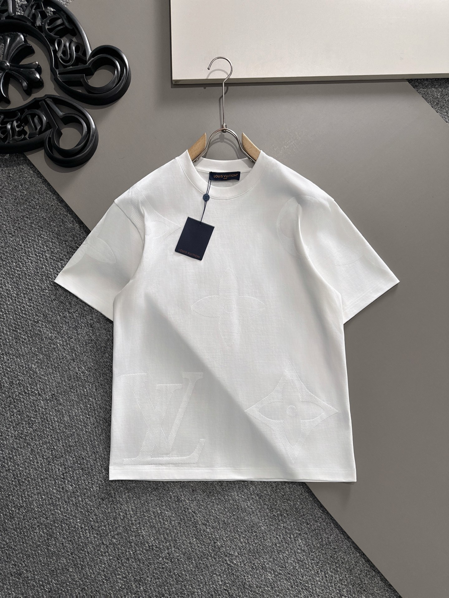 LV   2025春夏新款首发专柜最新款短袖圆领T恤 高端订制 设...