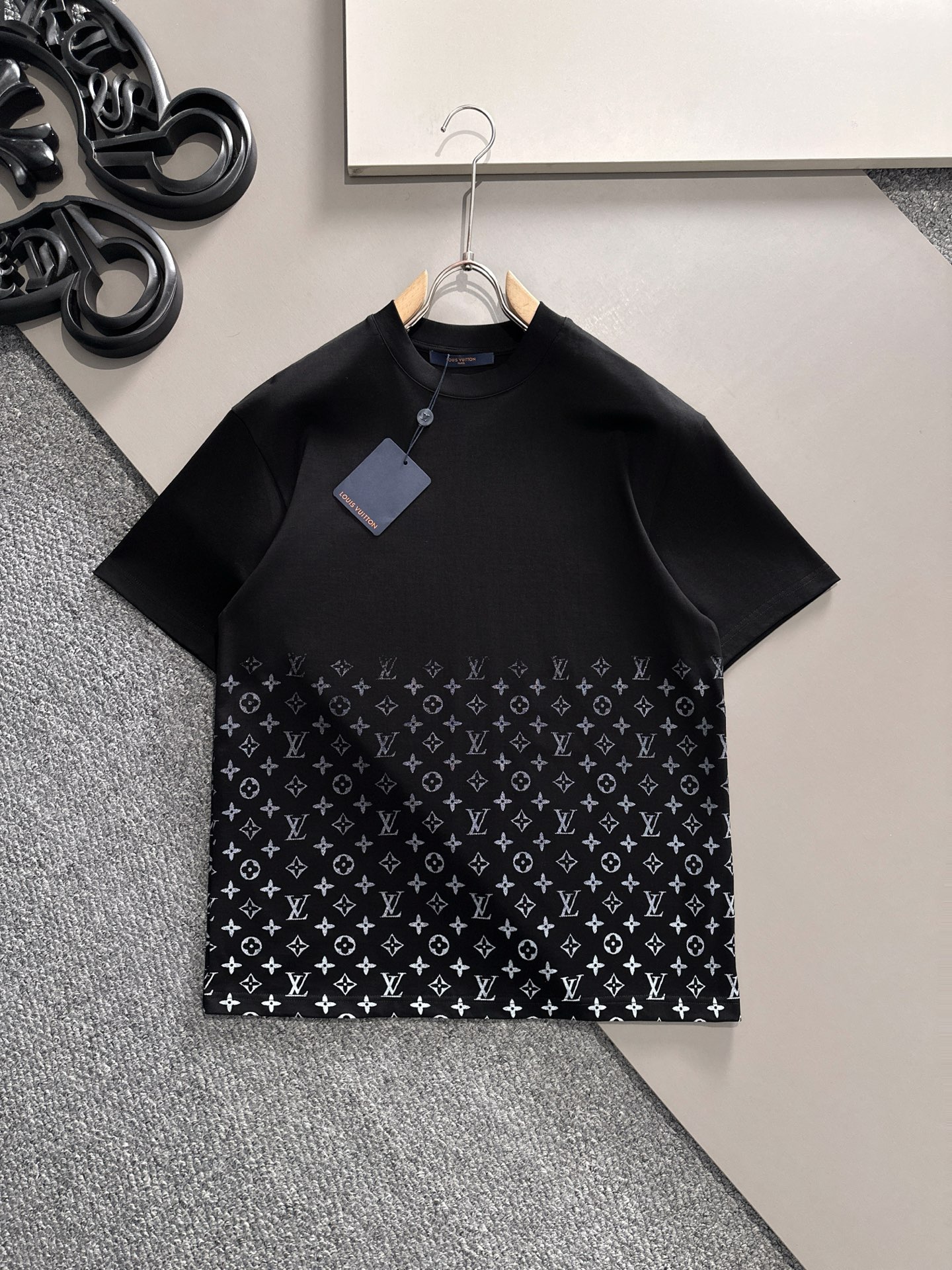 LV   2025春夏新款首发专柜最新款短袖圆领T恤 高端订制 设...