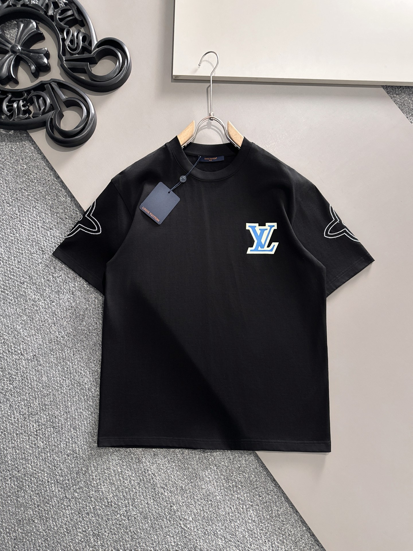 LV   2025春夏新款首发专柜最新款短袖圆领T恤 高端订制 设...