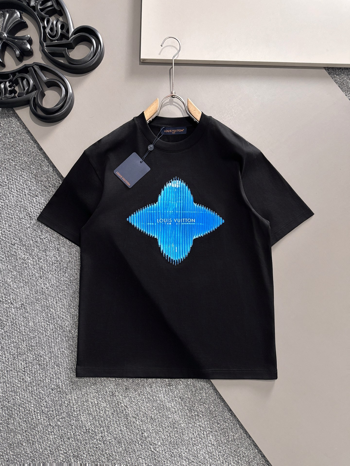 LV   2025春夏新款首发专柜最新款短袖圆领T恤 高端订制 设...