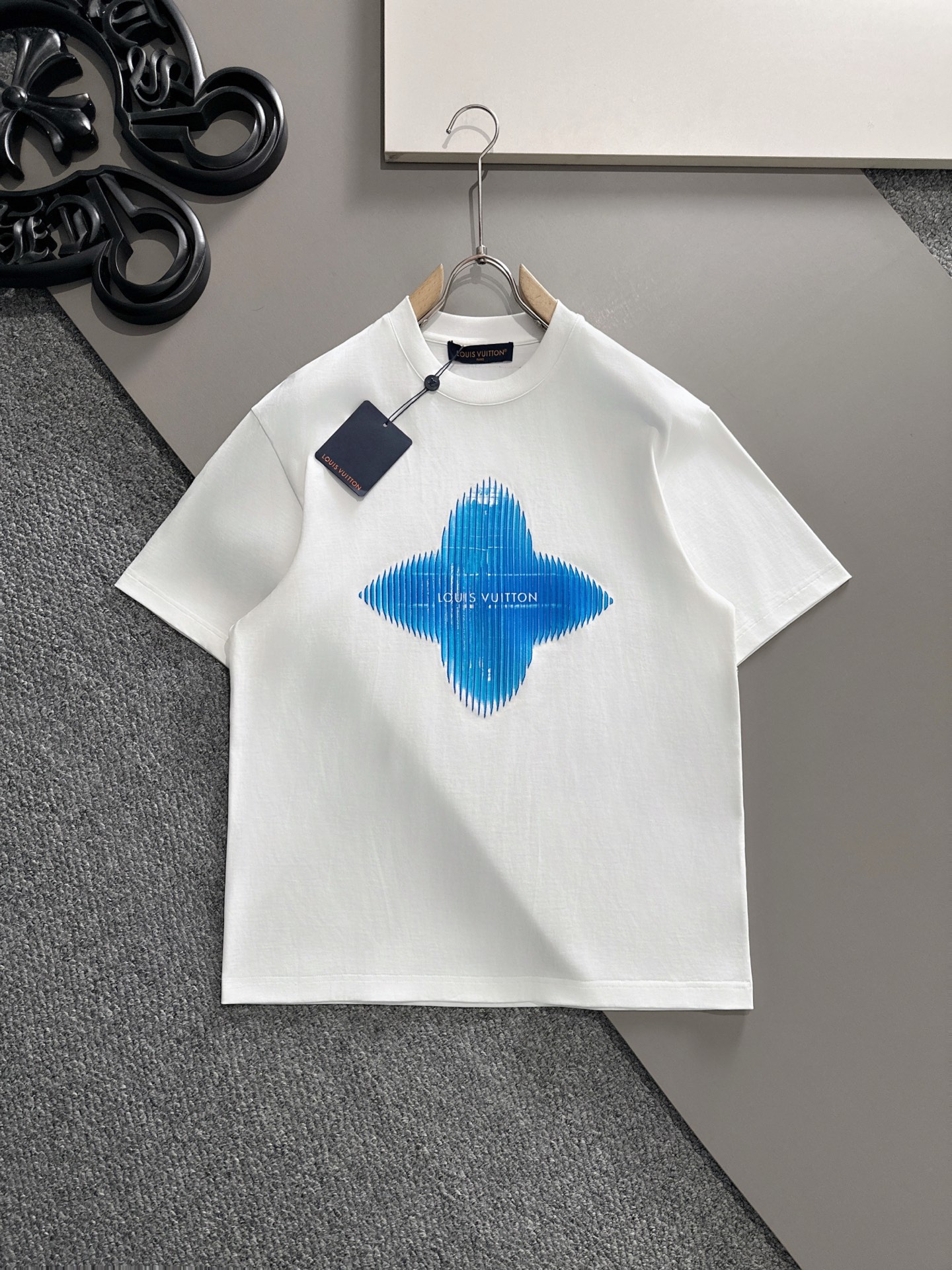 LV   2025春夏新款首发专柜最新款短袖圆领T恤 高端订制 设...