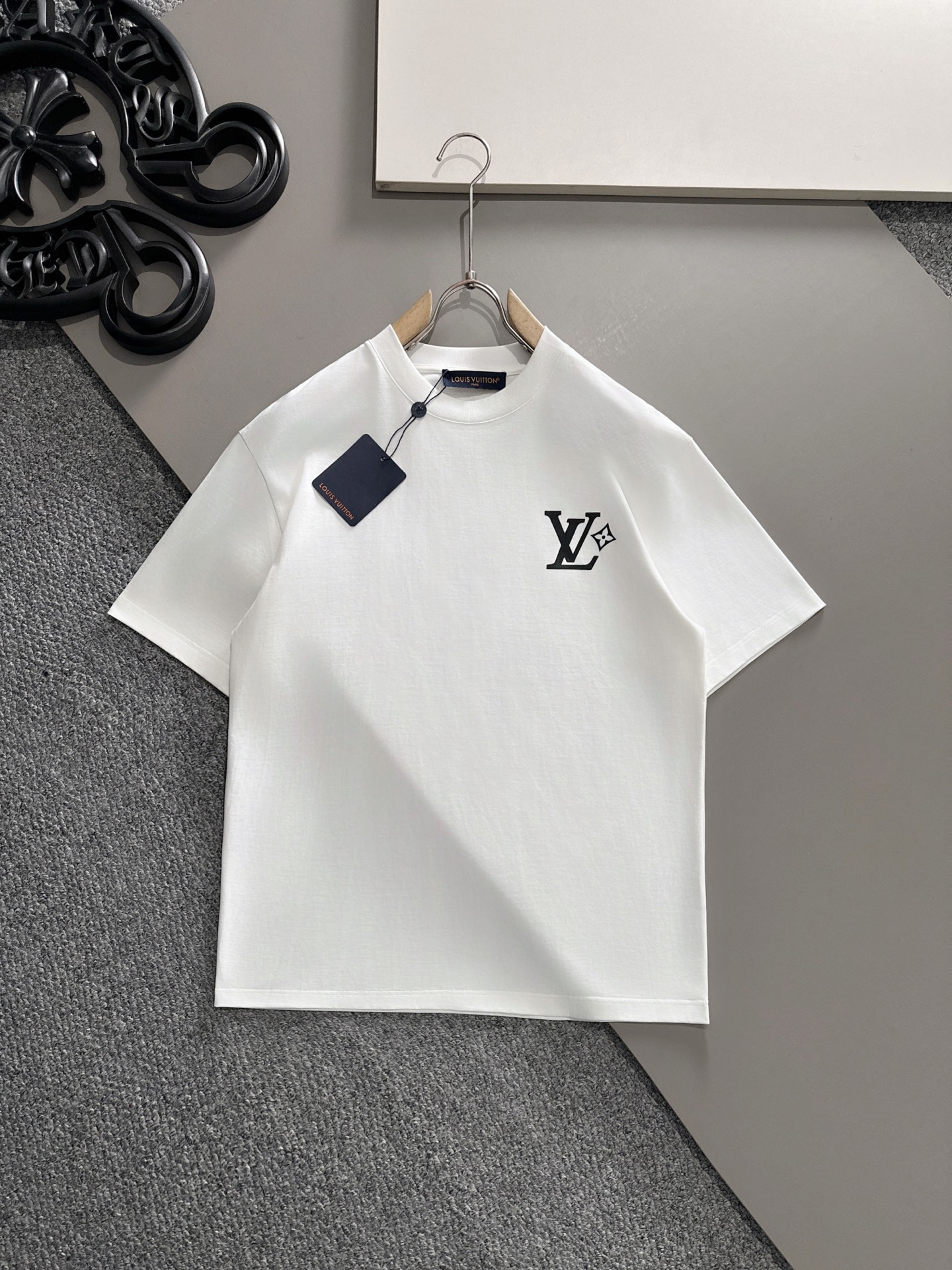 LV   2025春夏新款首发专柜最新款短袖圆领T恤 高端订制 设...