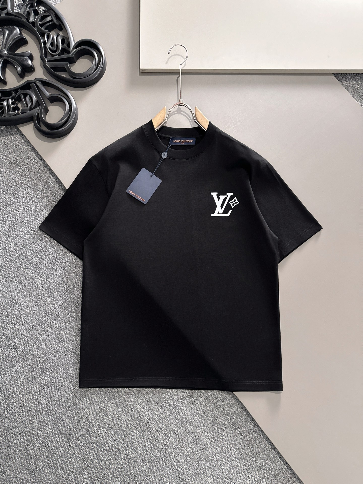 LV   2025春夏新款首发专柜最新款短袖圆领T恤 高端订制 设...