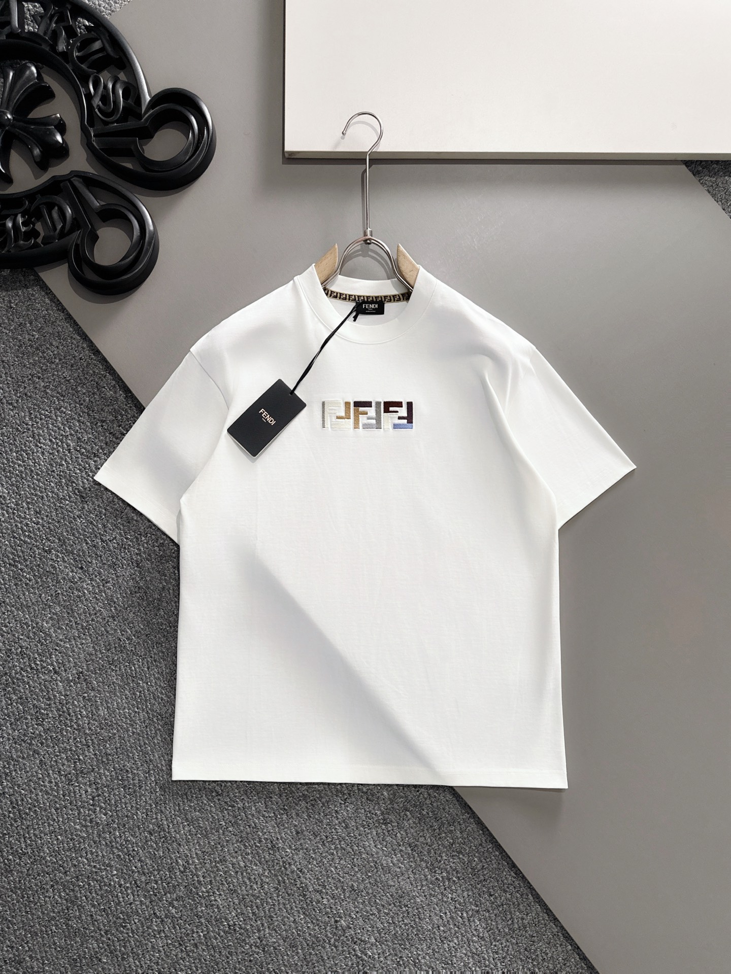 FENDI#芬迪    2025春夏新款首发专柜最新款短袖圆领T恤 高端...