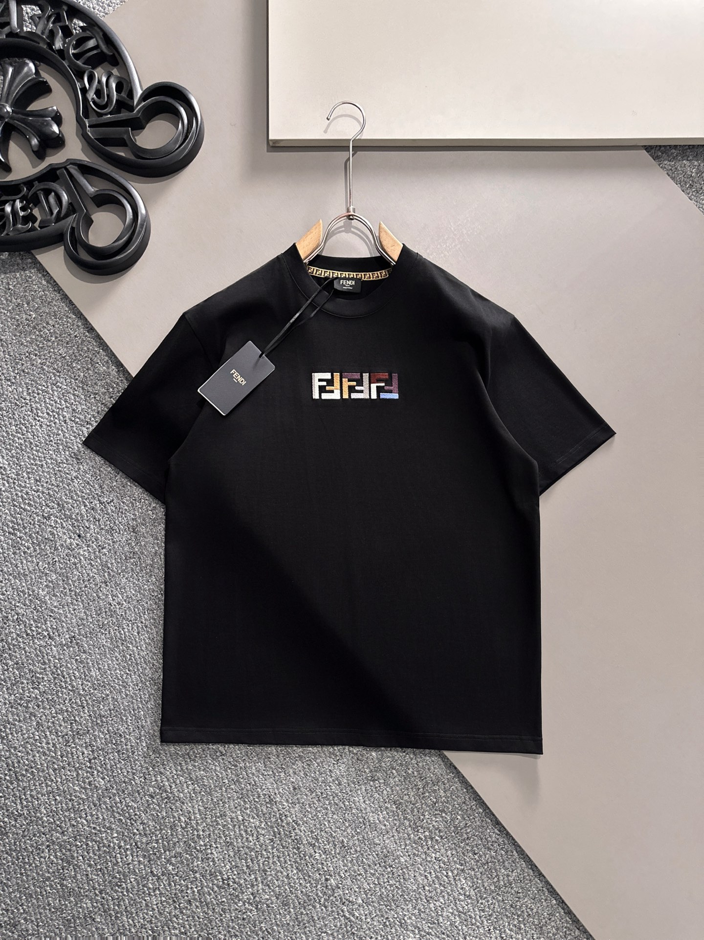 FENDI#芬迪    2025春夏新款首发专柜最新款短袖圆领T恤 高端...