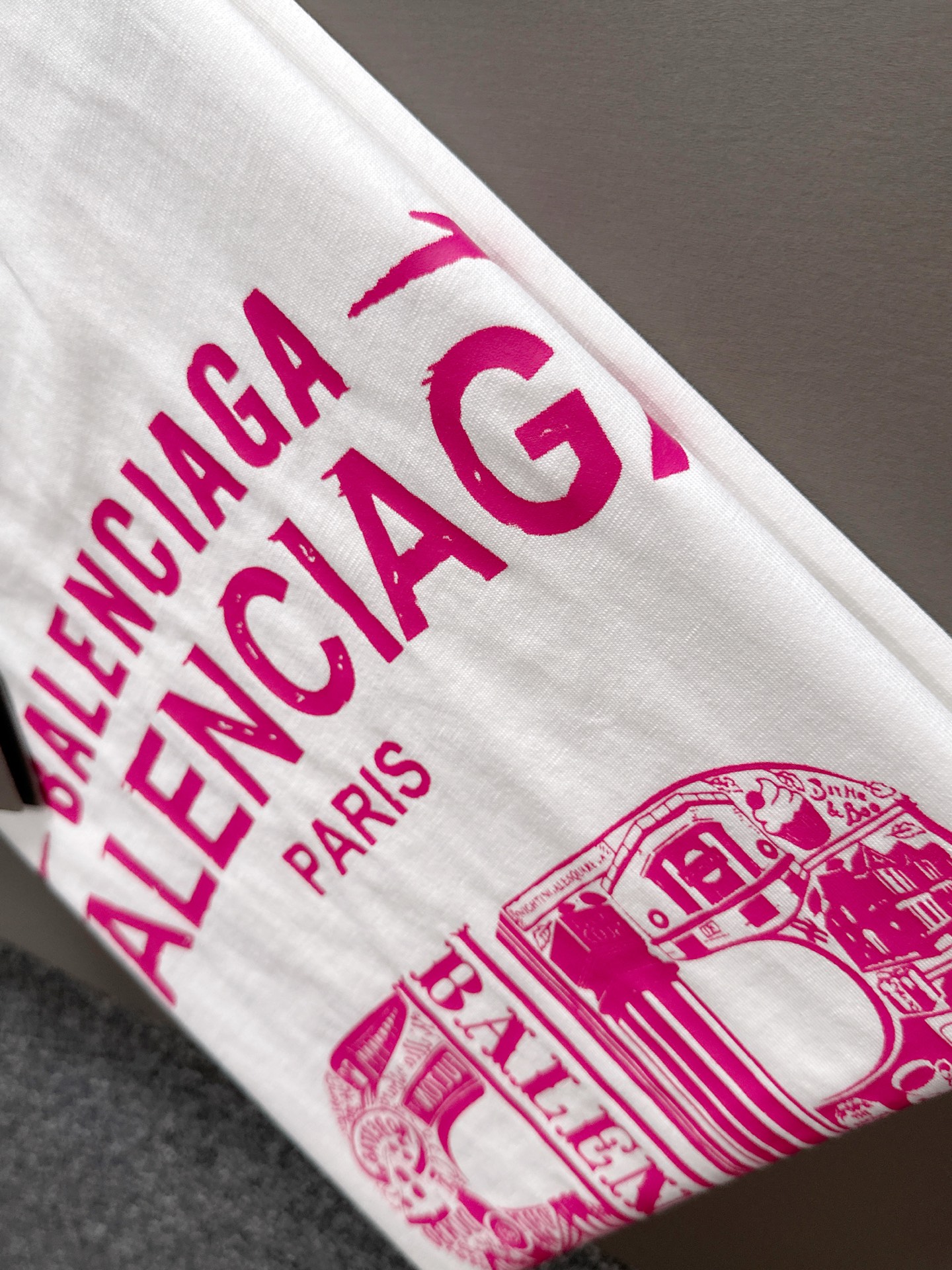  巴黎世家 2025春夏新款男女同款👫短袖T恤，！定制专属纯棉面料，定制原版工艺螺纹，胸前重工字母log