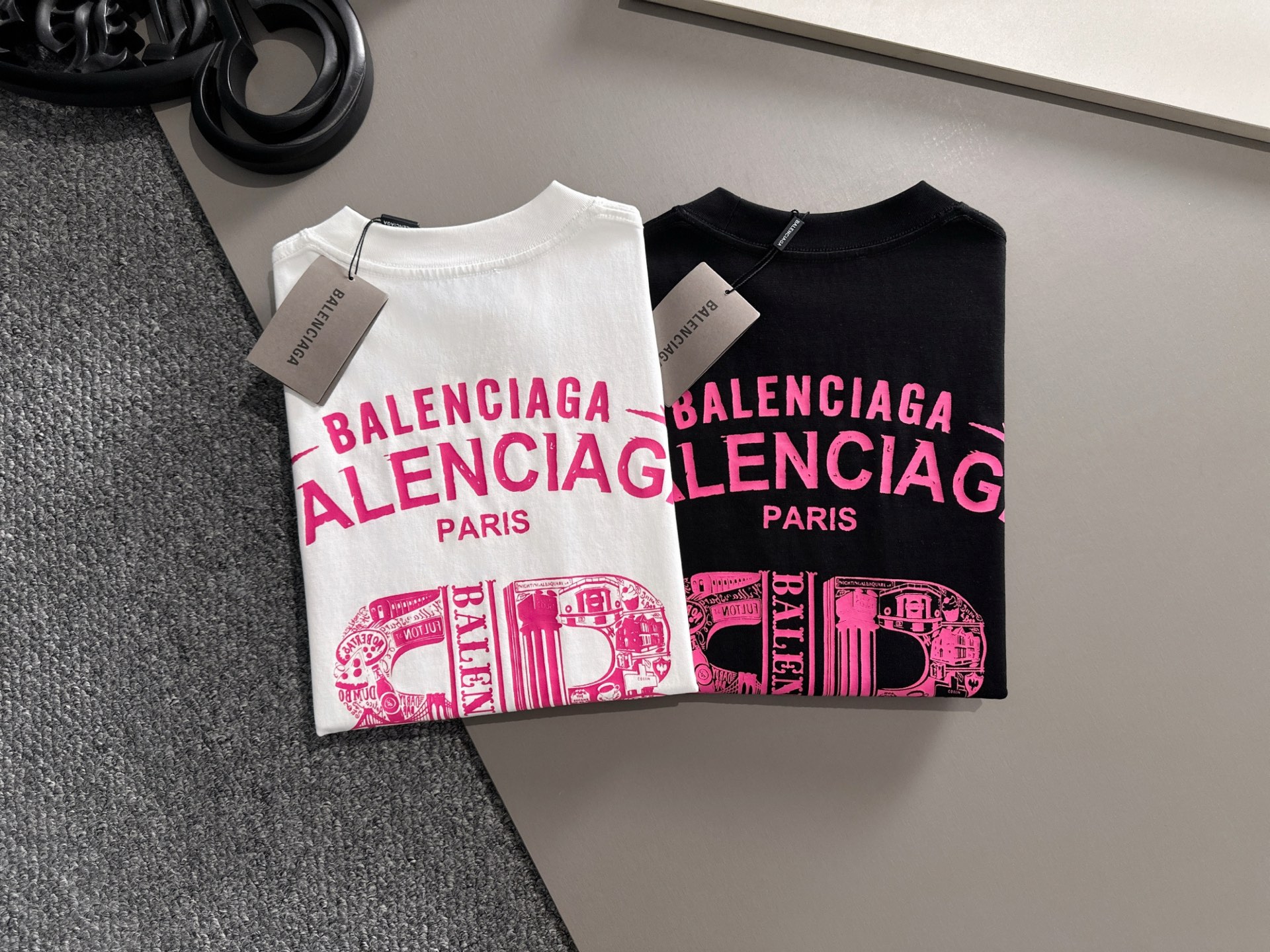  巴黎世家 2025春夏新款男女同款👫短袖T恤，！定制专属纯棉面料，定制原版工艺螺纹，胸前重工字母log