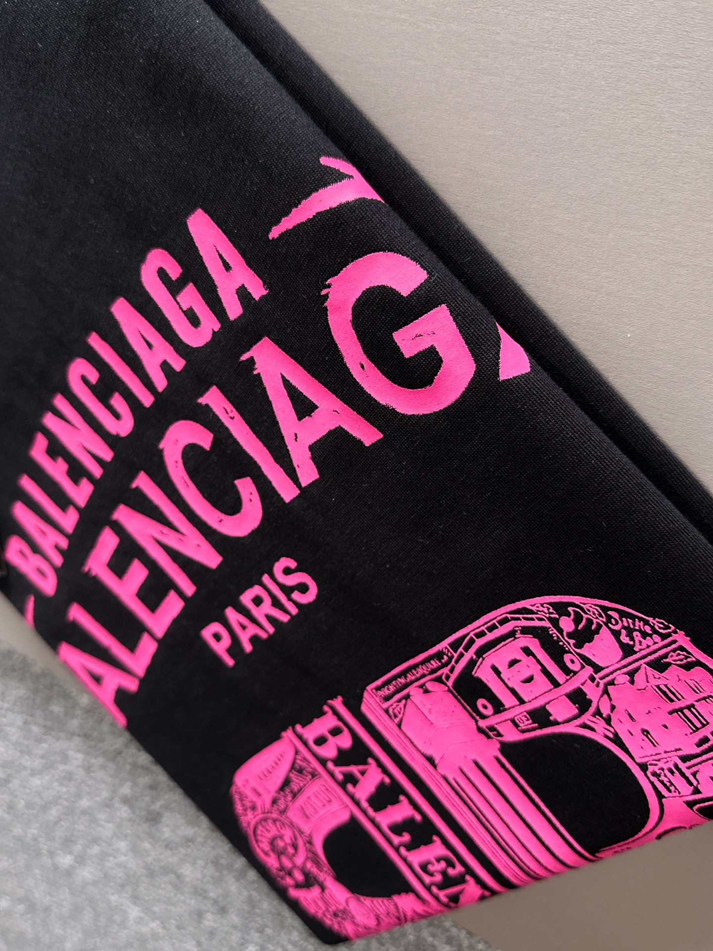  巴黎世家 2025春夏新款男女同款👫短袖T恤，！定制专属纯棉面料，定制原版工艺螺纹，胸前重工字母log