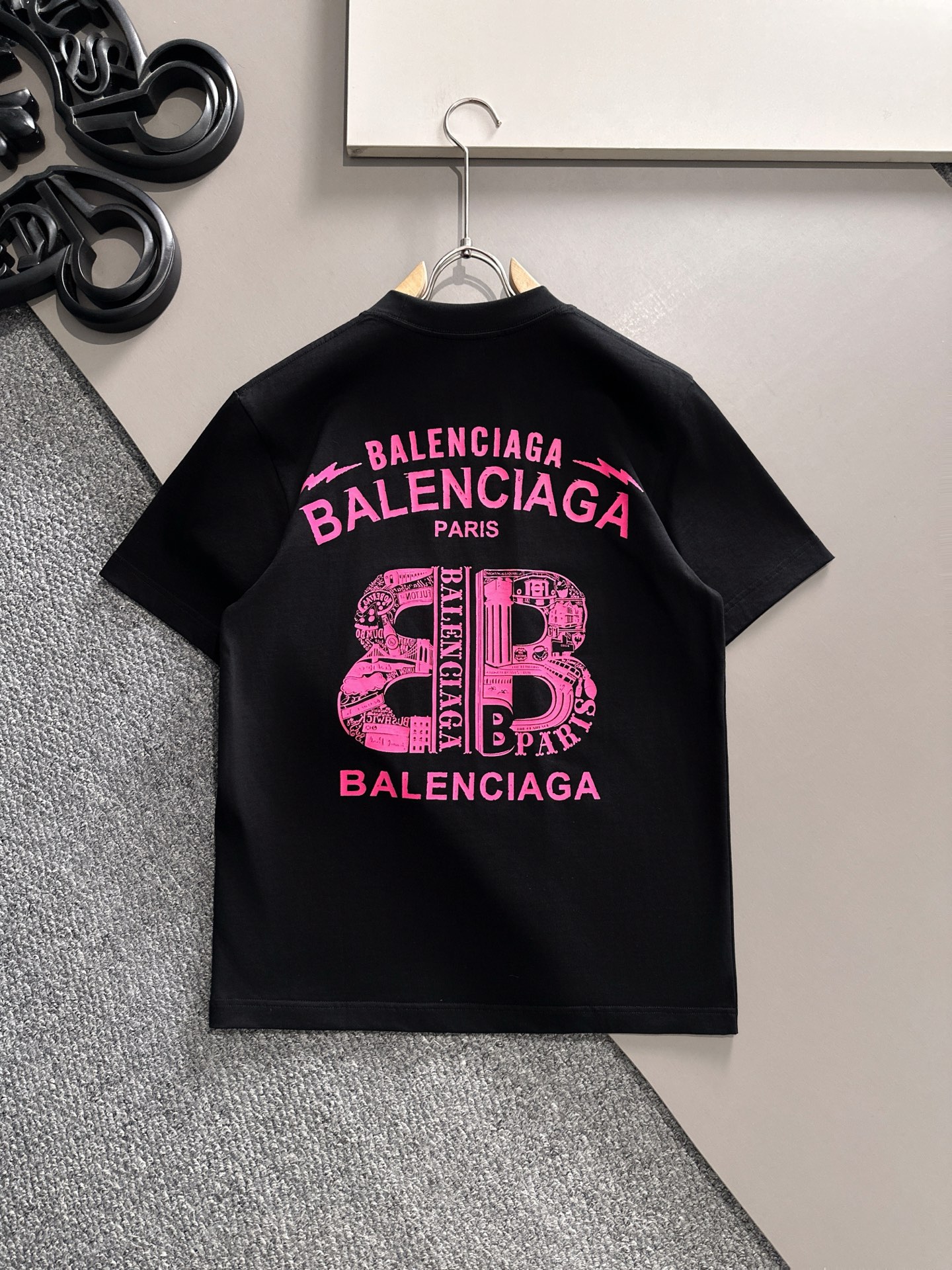  巴黎世家 2025春夏新款男女同款👫短袖T恤，！定制专属纯棉面料，定制原版工艺螺纹，胸前重工字母log