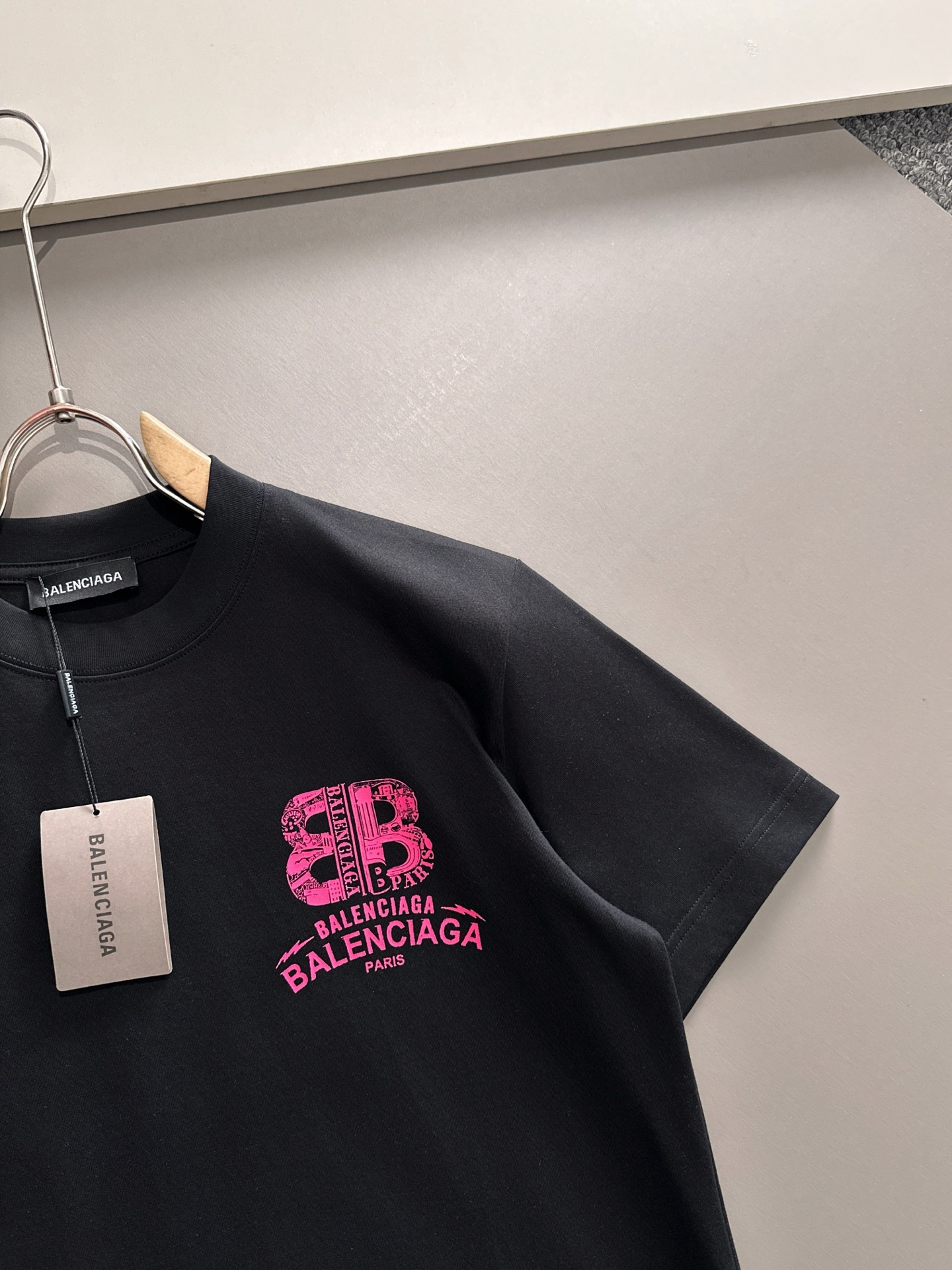  巴黎世家 2025春夏新款男女同款👫短袖T恤，！定制专属纯棉面料，定制原版工艺螺纹，胸前重工字母log