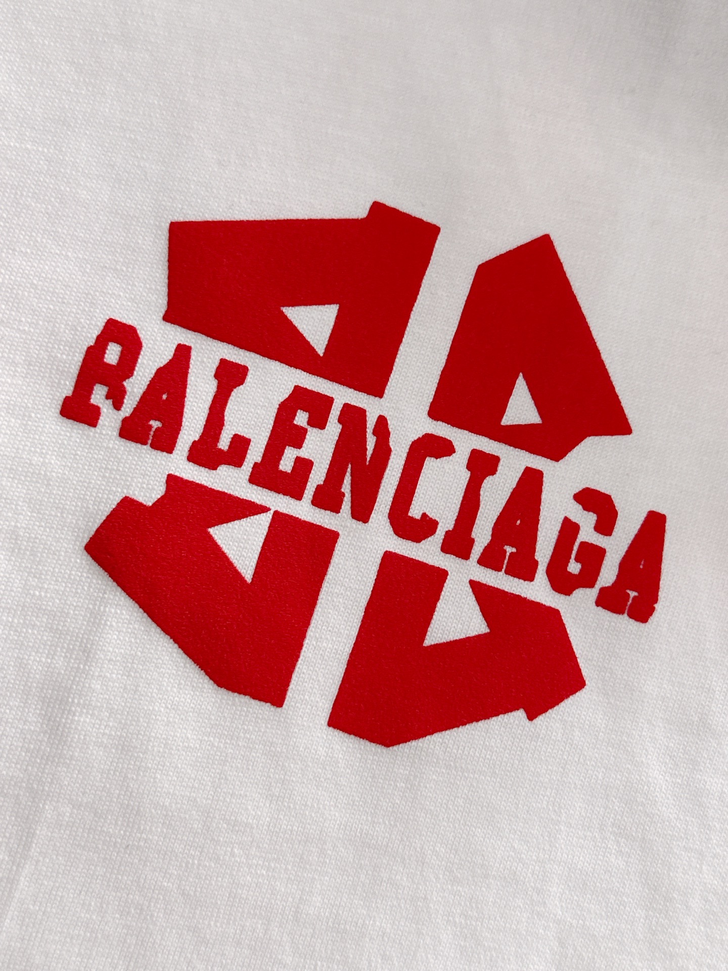  巴黎世家 2025春夏新款男女同款👫短袖T恤，！定制专属纯棉面料，定制原版工艺螺纹，胸前重工字母log