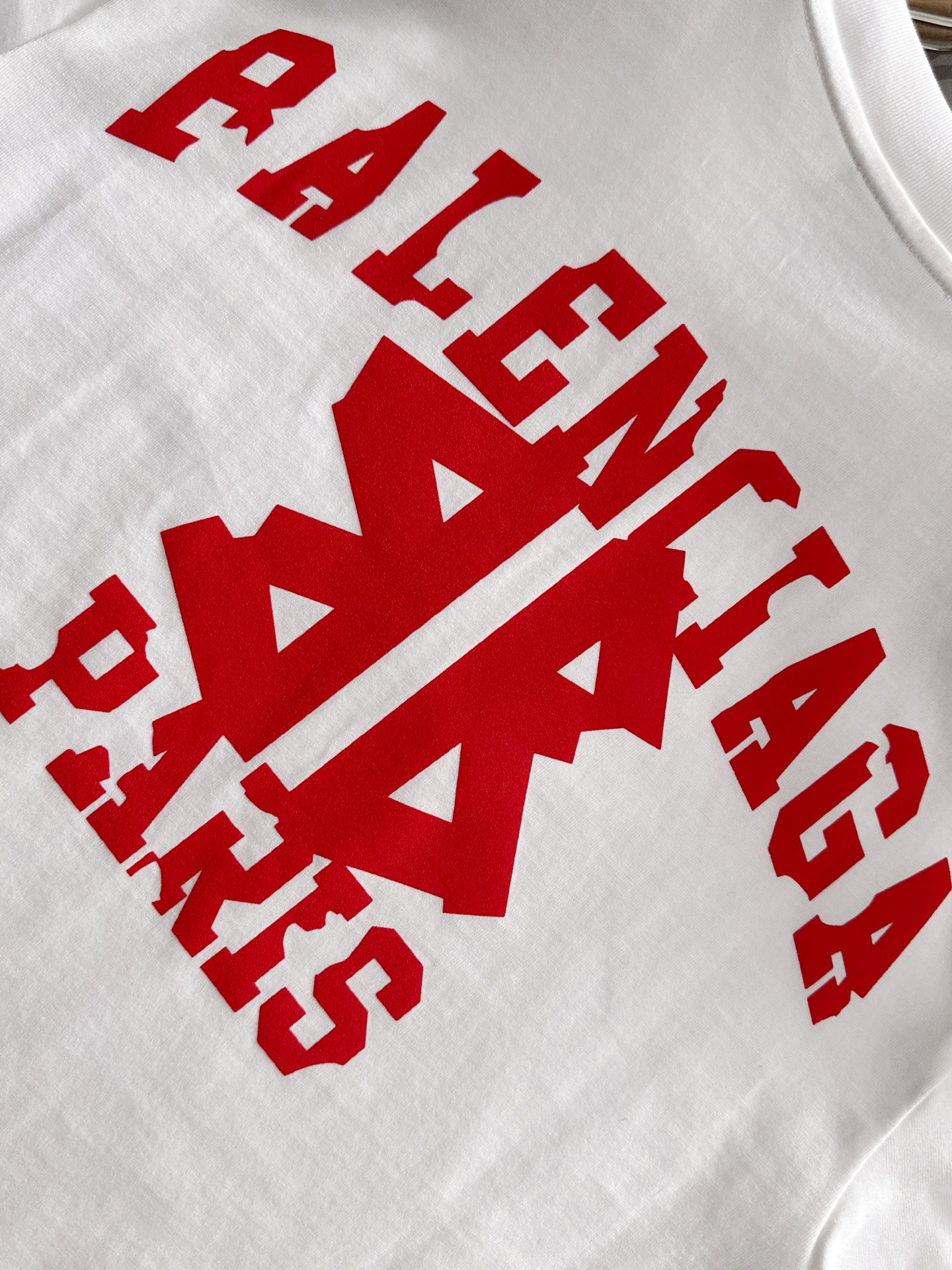  巴黎世家 2025春夏新款男女同款👫短袖T恤，！定制专属纯棉面料，定制原版工艺螺纹，胸前重工字母log