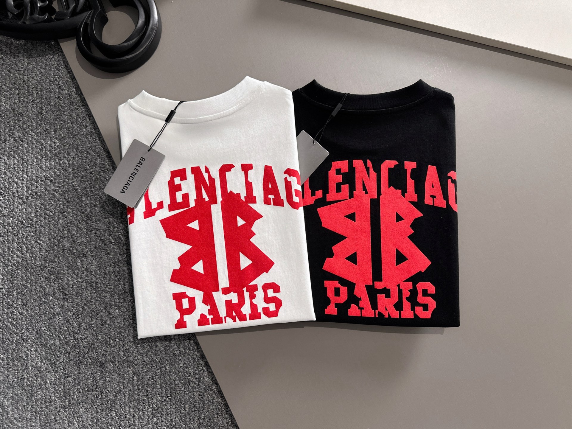 巴黎世家 2025春夏新款男女同款👫短袖T恤，！定制专属纯棉面料，定制原版工艺螺纹，胸前重工字母log